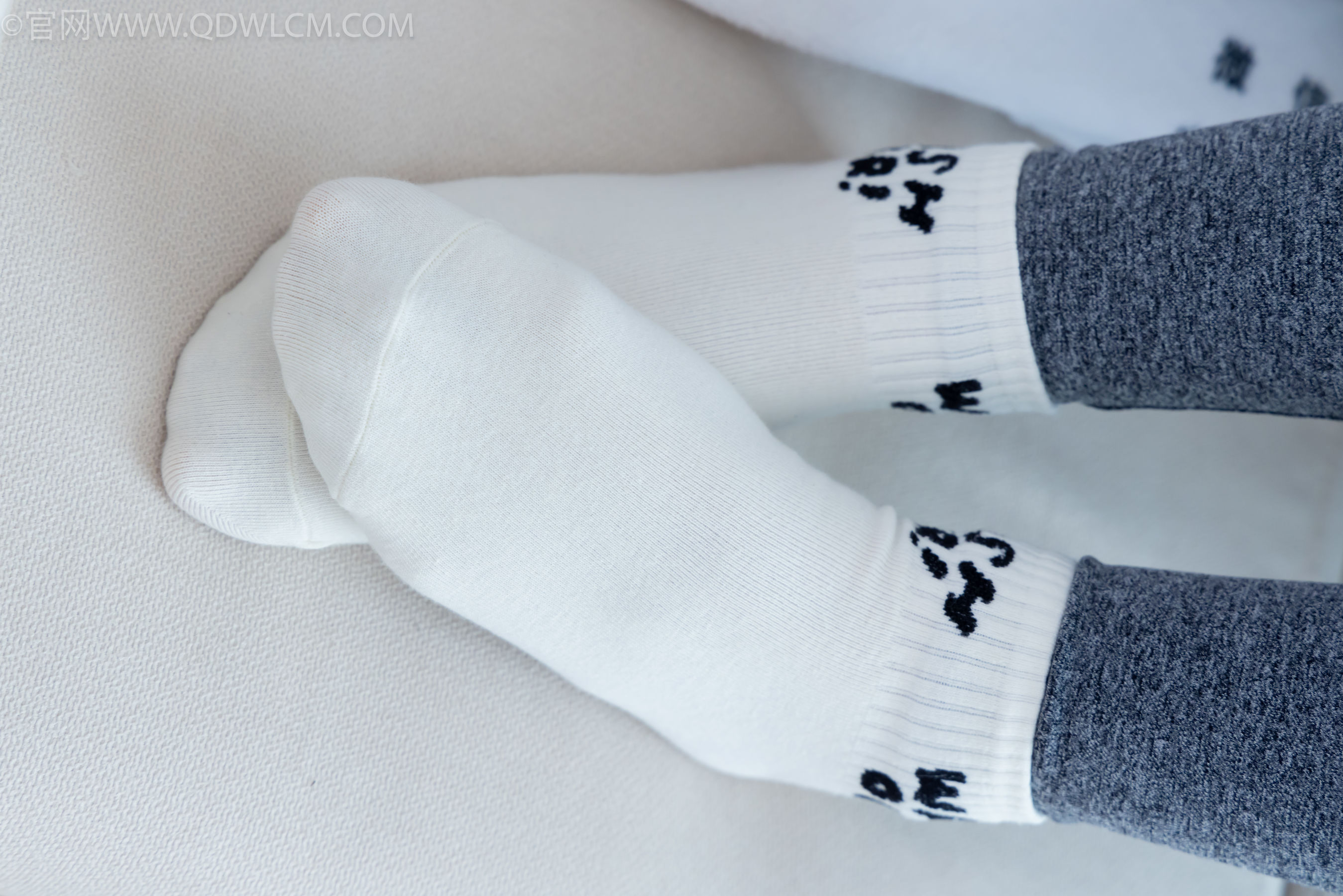 物恋传媒 No.2339 婷婷 - 长靴、白棉袜、裸足/(175P)