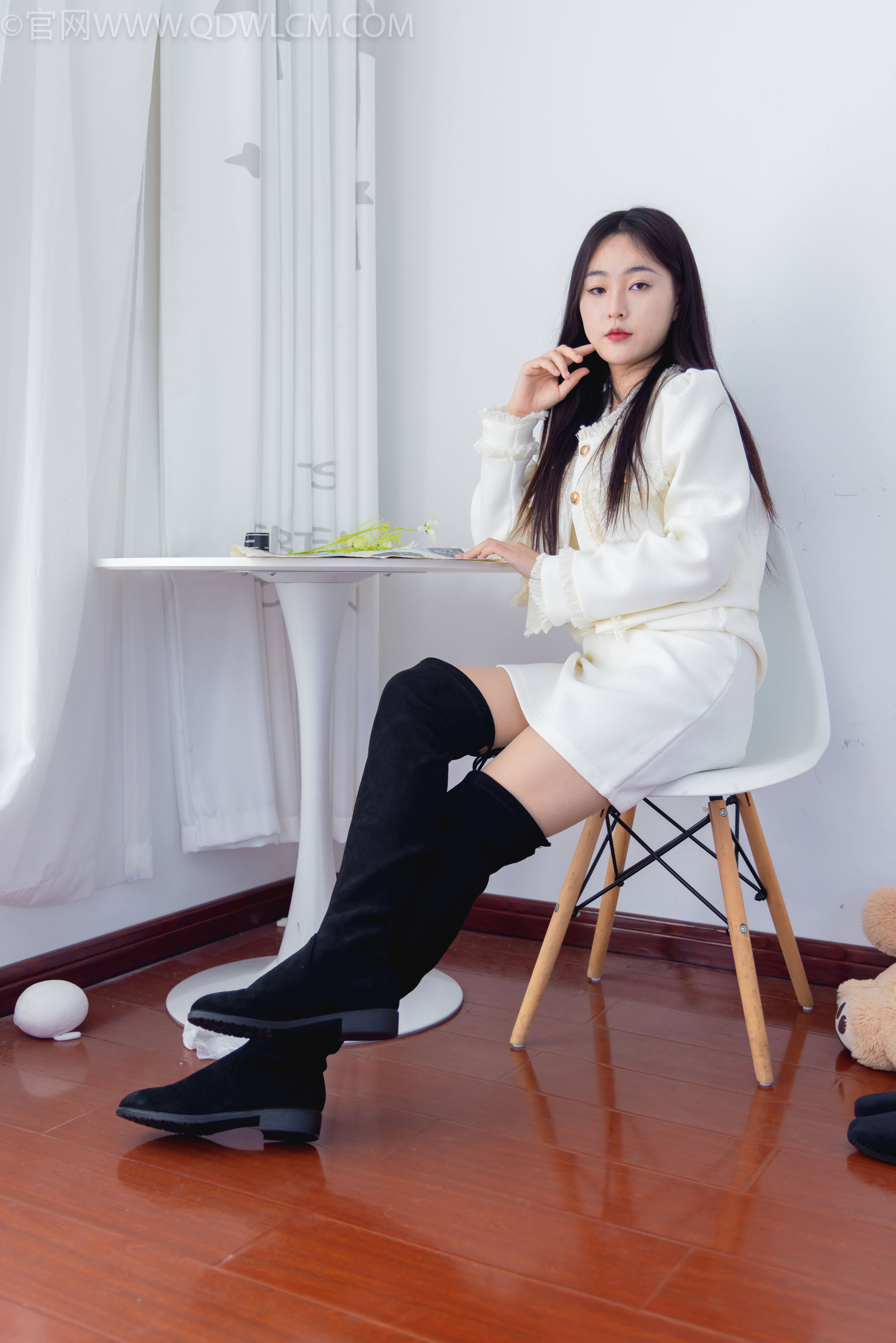 物恋传媒 No.2335 美兔 - 布鞋、长靴、白棉袜、薄肉丝/(227P)