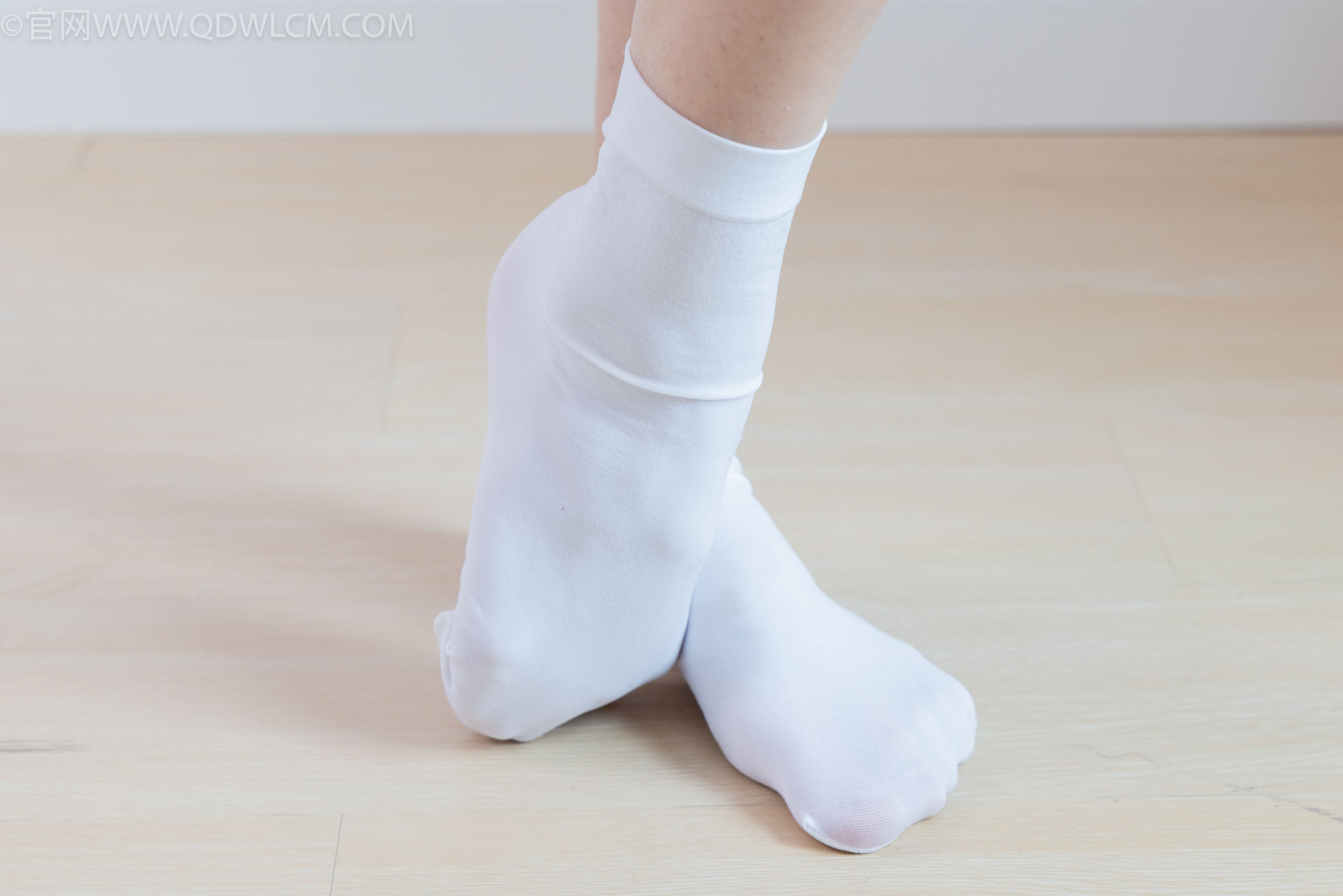 物恋传媒 No.2328 绒绒 - 汉服、布鞋、白棉袜、红色船袜/(174P)