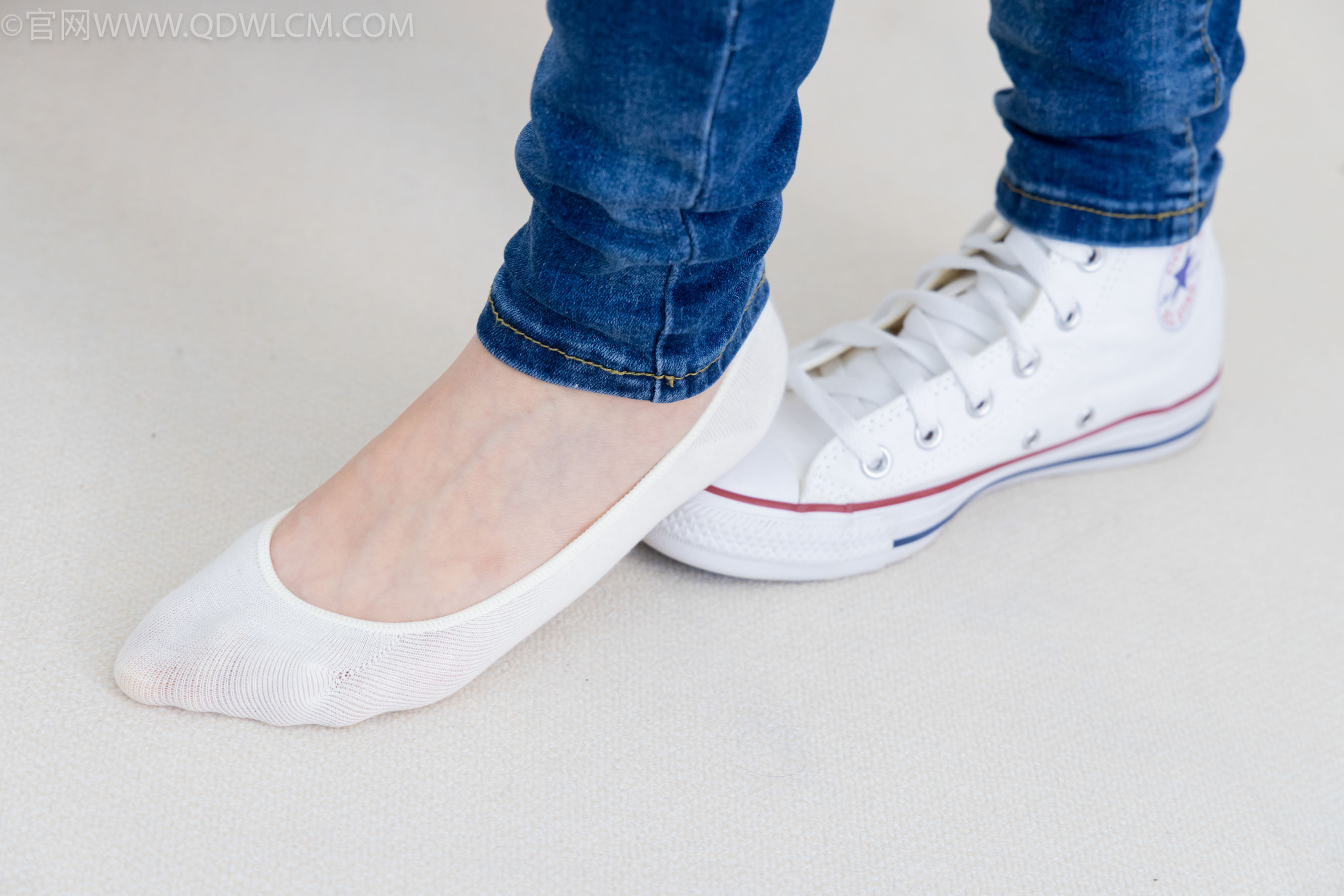 物恋传媒 No.2329 小竹 - 帆布鞋、白船袜、肚子疼揉肚子剧情/(158P)