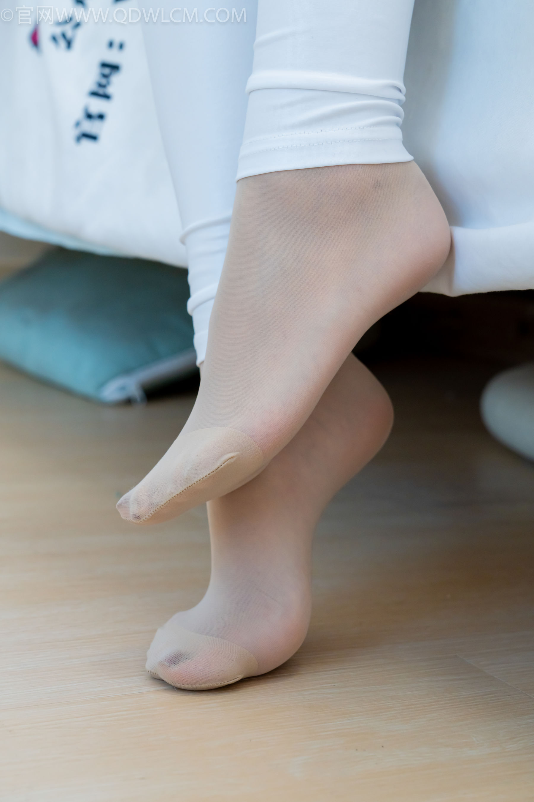 物恋传媒 No.2340 泡泡 - cos亚丝娜、长靴、袜套、薄肉丝/(156P)