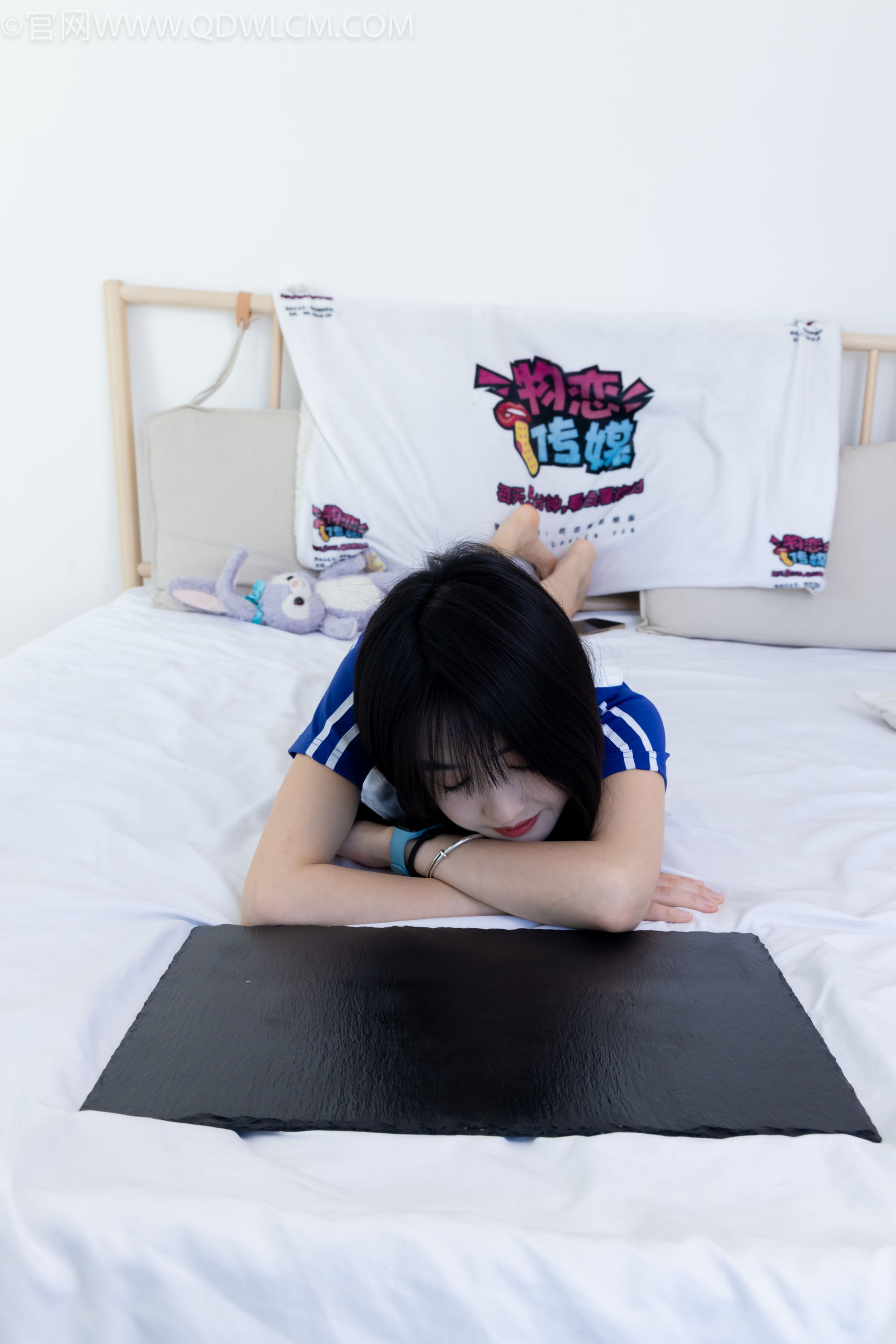 物恋传媒 No.2334 嘉木 - 运动鞋、厚白丝、裸足、裸足/(242P)