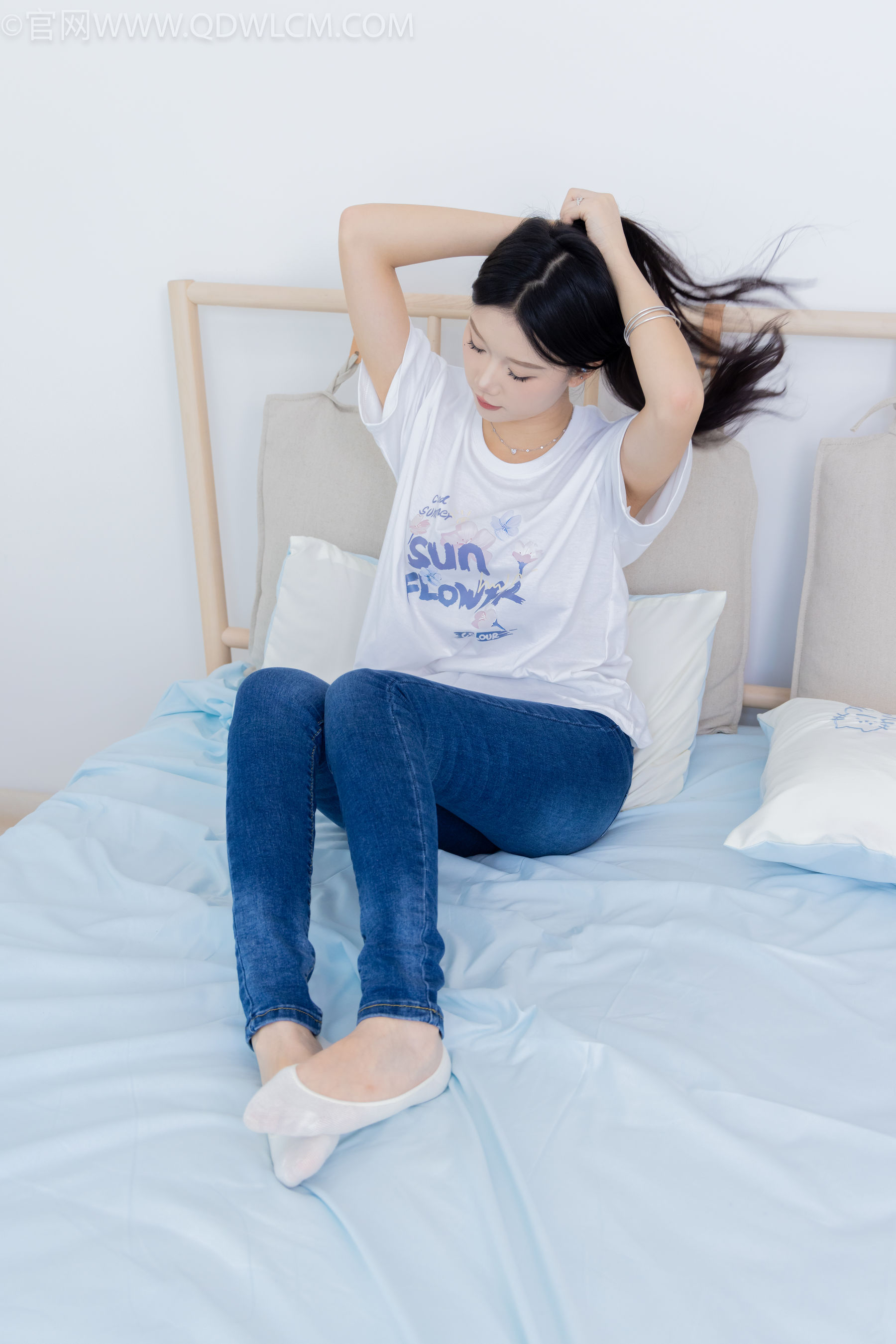 物恋传媒 No.2329 小竹 - 帆布鞋、白船袜、肚子疼揉肚子剧情/(158P)