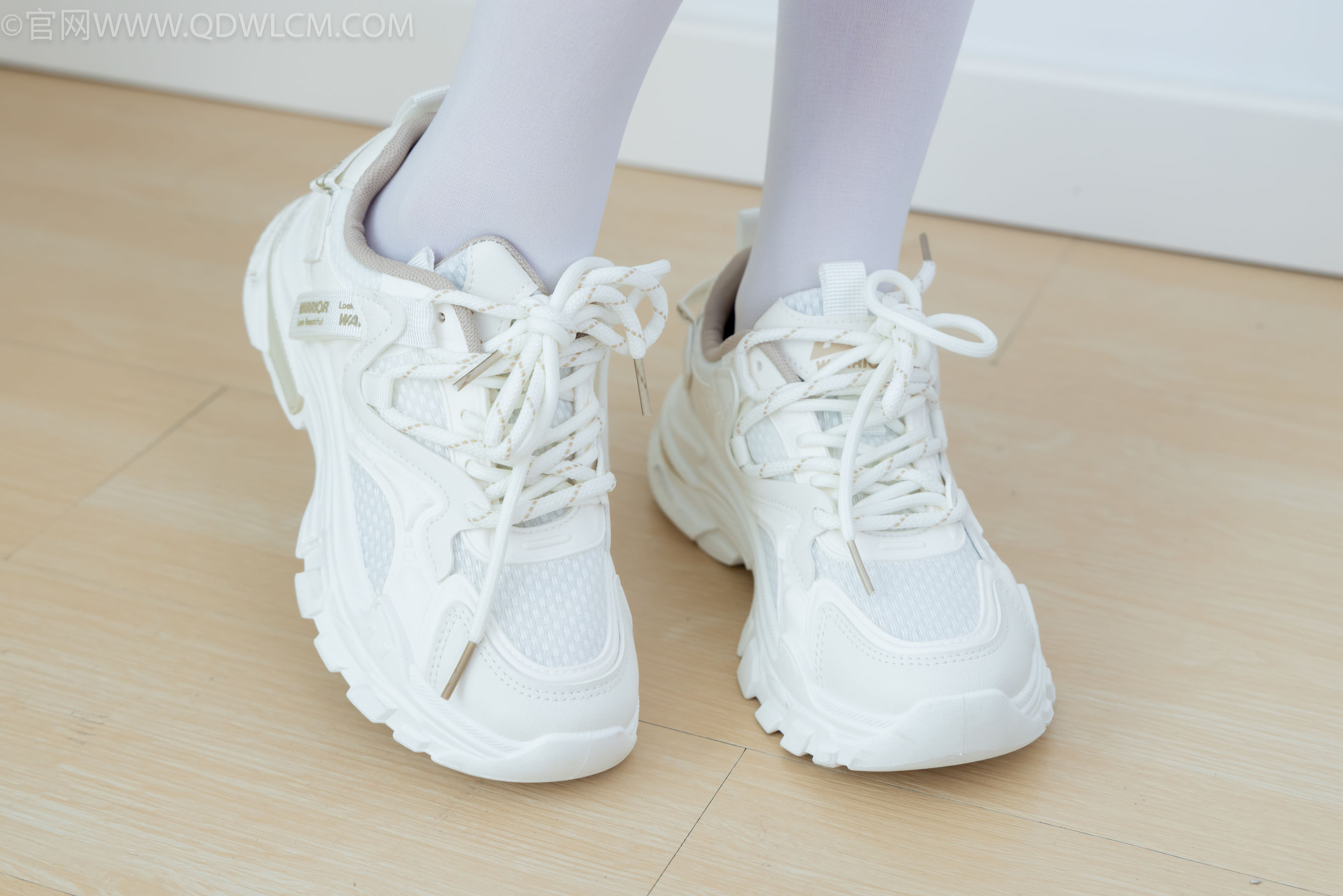 物恋传媒 No.2334 嘉木 - 运动鞋、厚白丝、裸足、裸足/(242P)