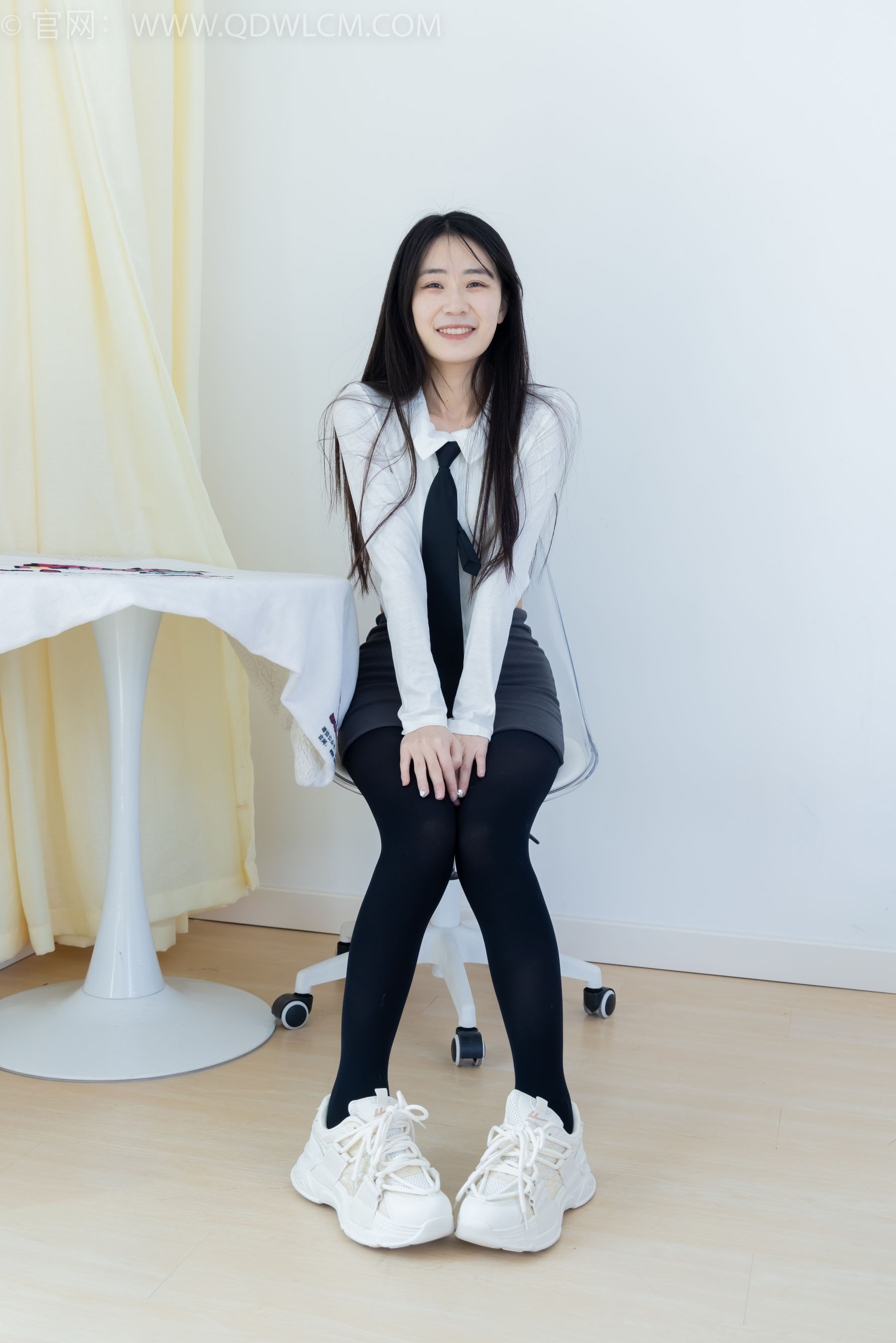 物恋传媒 No.2346 菜菜 - 运动鞋、厚黑丝、裸足/(167P)