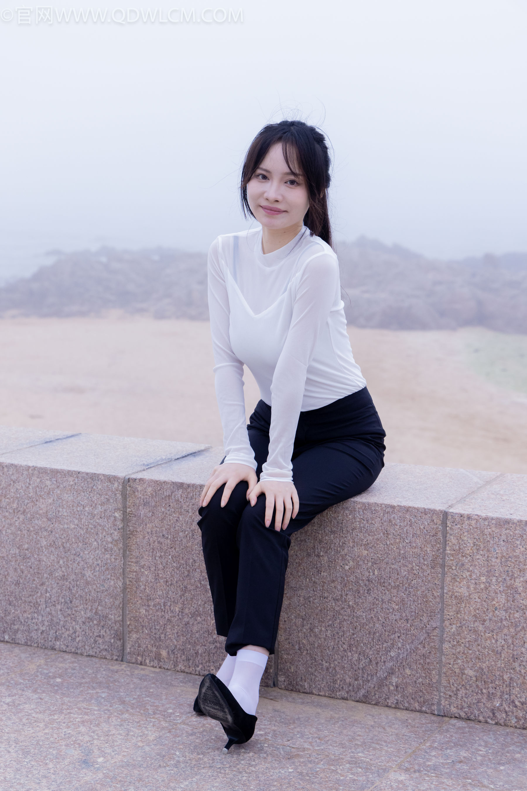 物恋传媒 No.2337 小酒 - 高跟鞋、短黑丝、短白丝/(315P)