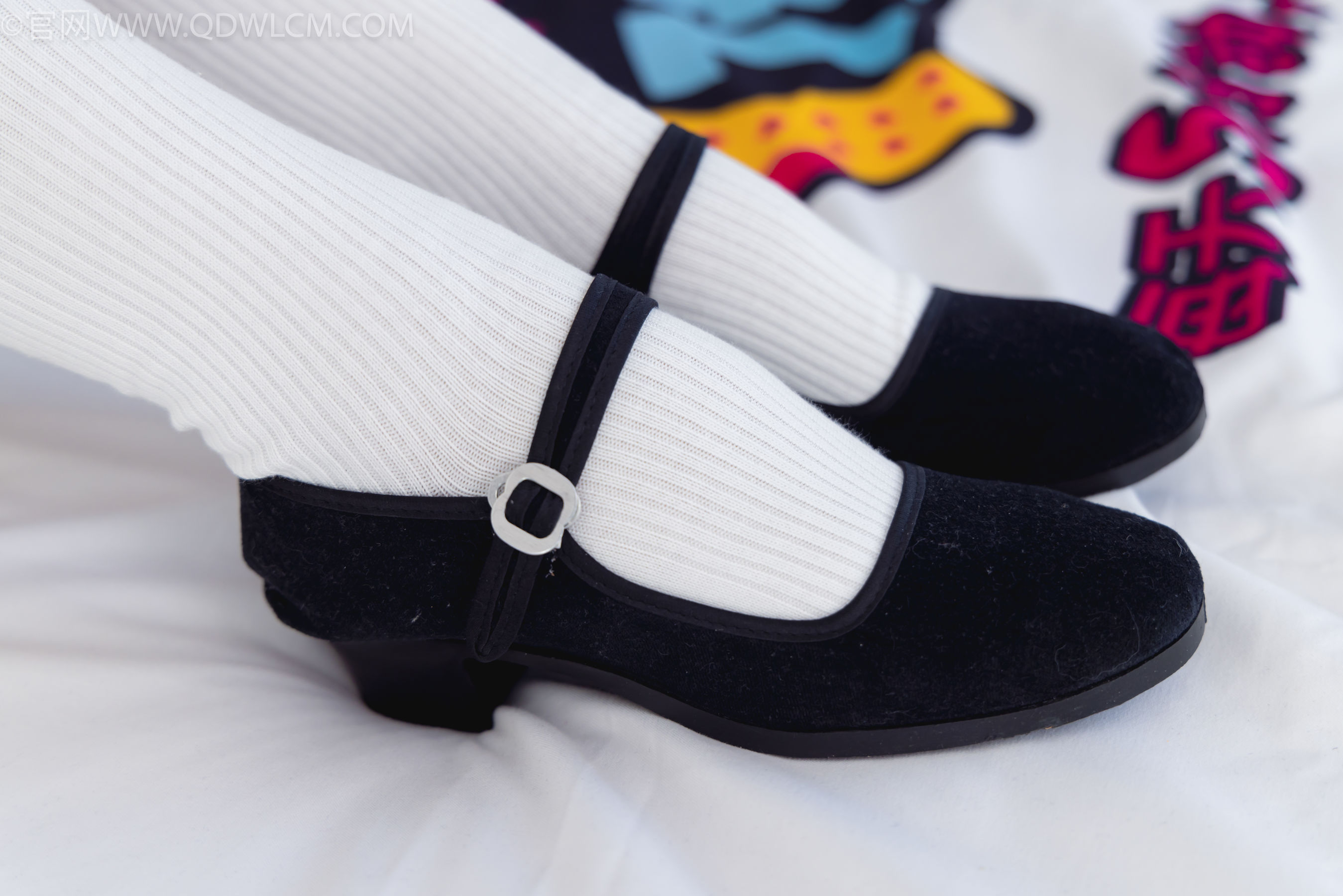 物恋传媒 No.2335 美兔 - 布鞋、长靴、白棉袜、薄肉丝/(227P)