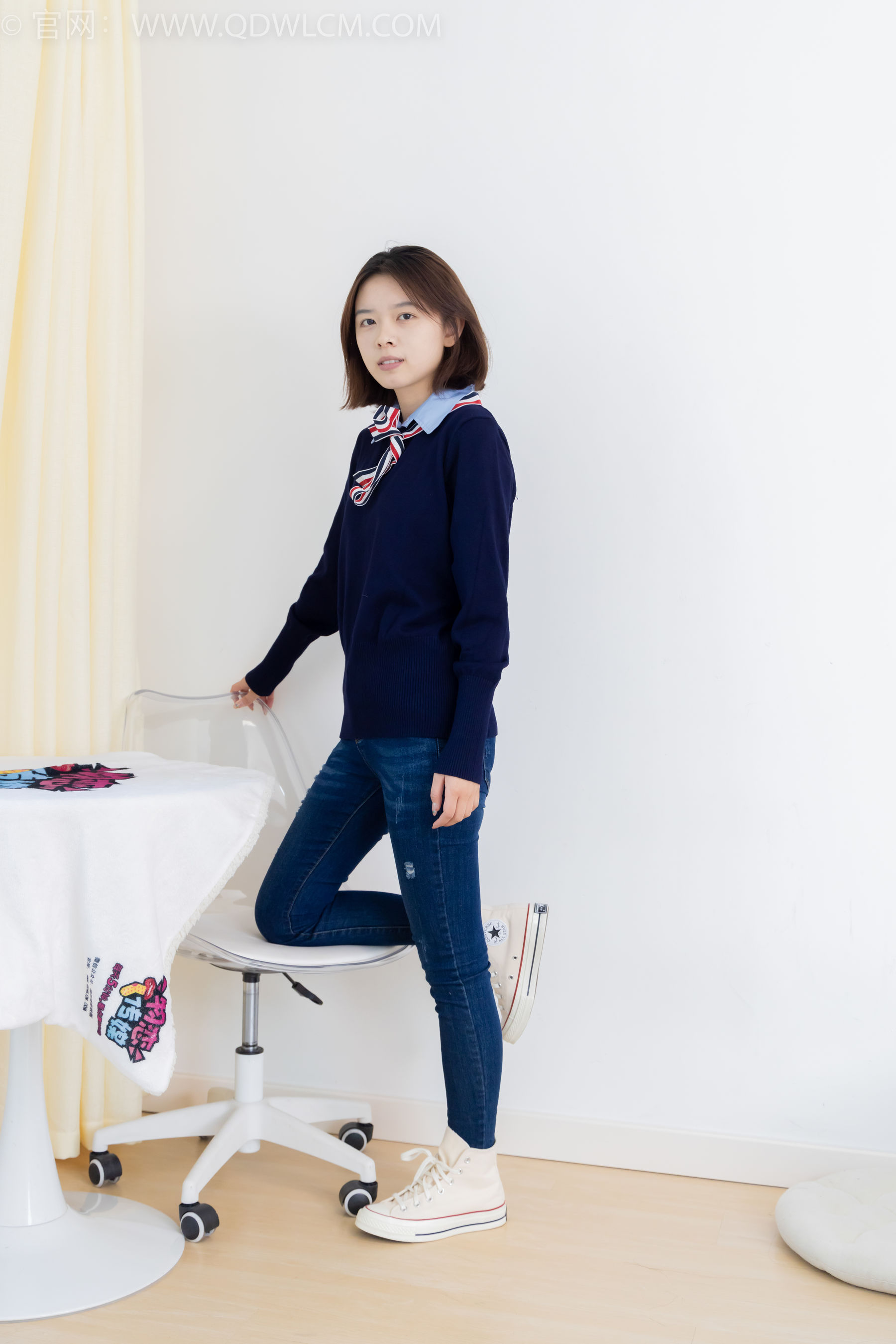 物恋传媒 No.2354 小悦 - 帆布鞋、白棉袜、裸足/(150P)