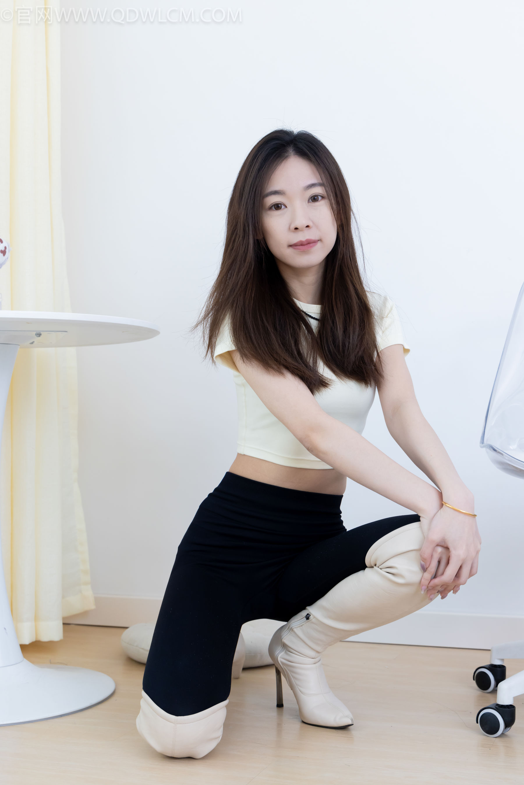 物恋传媒 No.2339 婷婷 - 长靴、白棉袜、裸足/(175P)