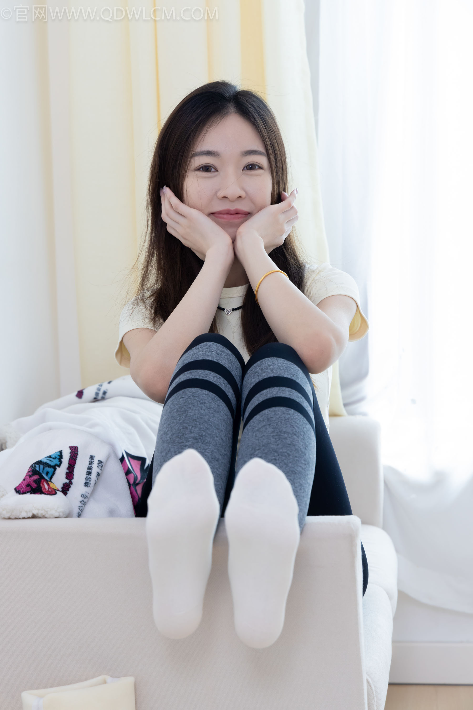 物恋传媒 No.2339 婷婷 - 长靴、白棉袜、裸足/(175P)