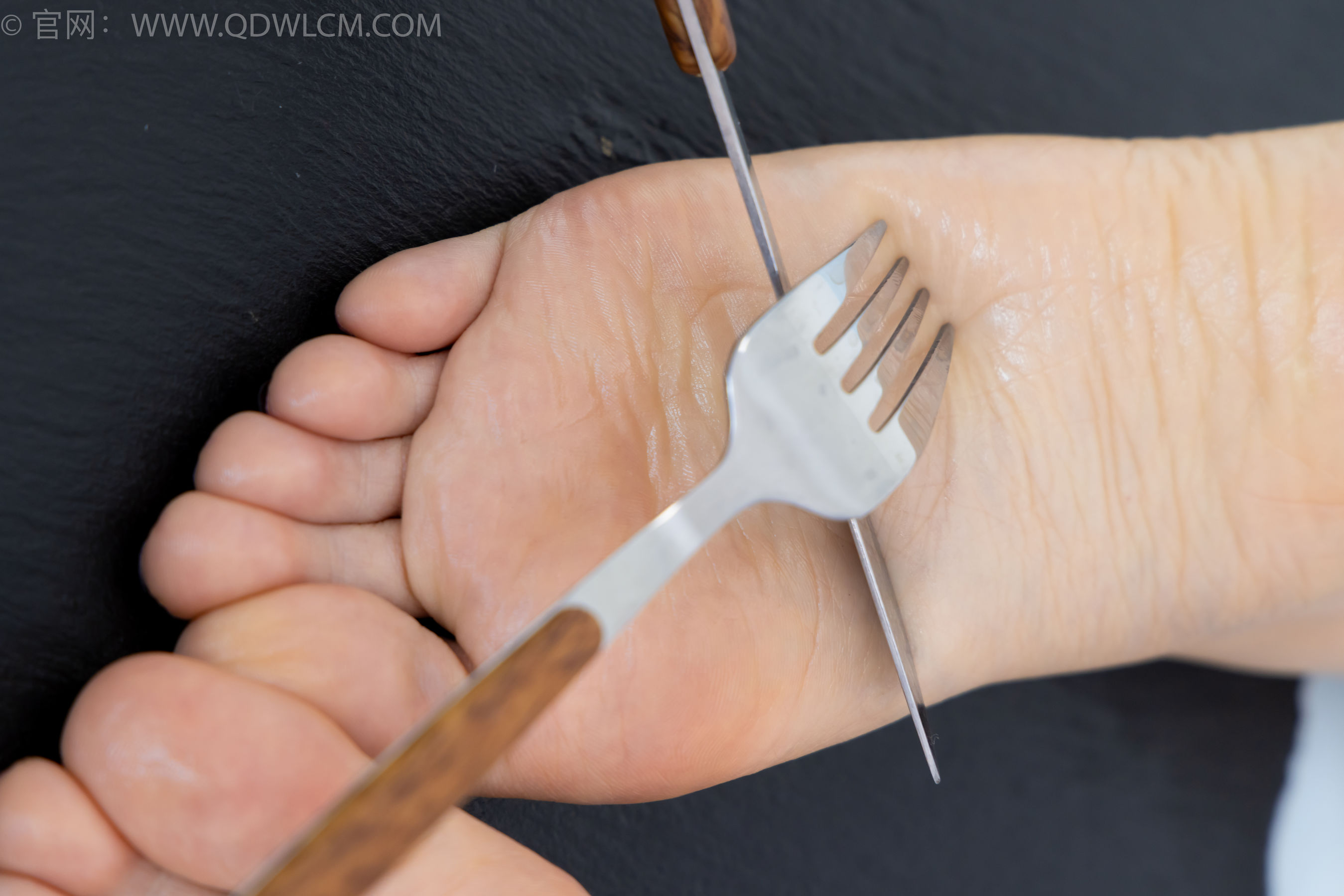 物恋传媒 No.2341 嘟嘟 - 板鞋、白棉袜、裸足、裸足涂精油/(190P)