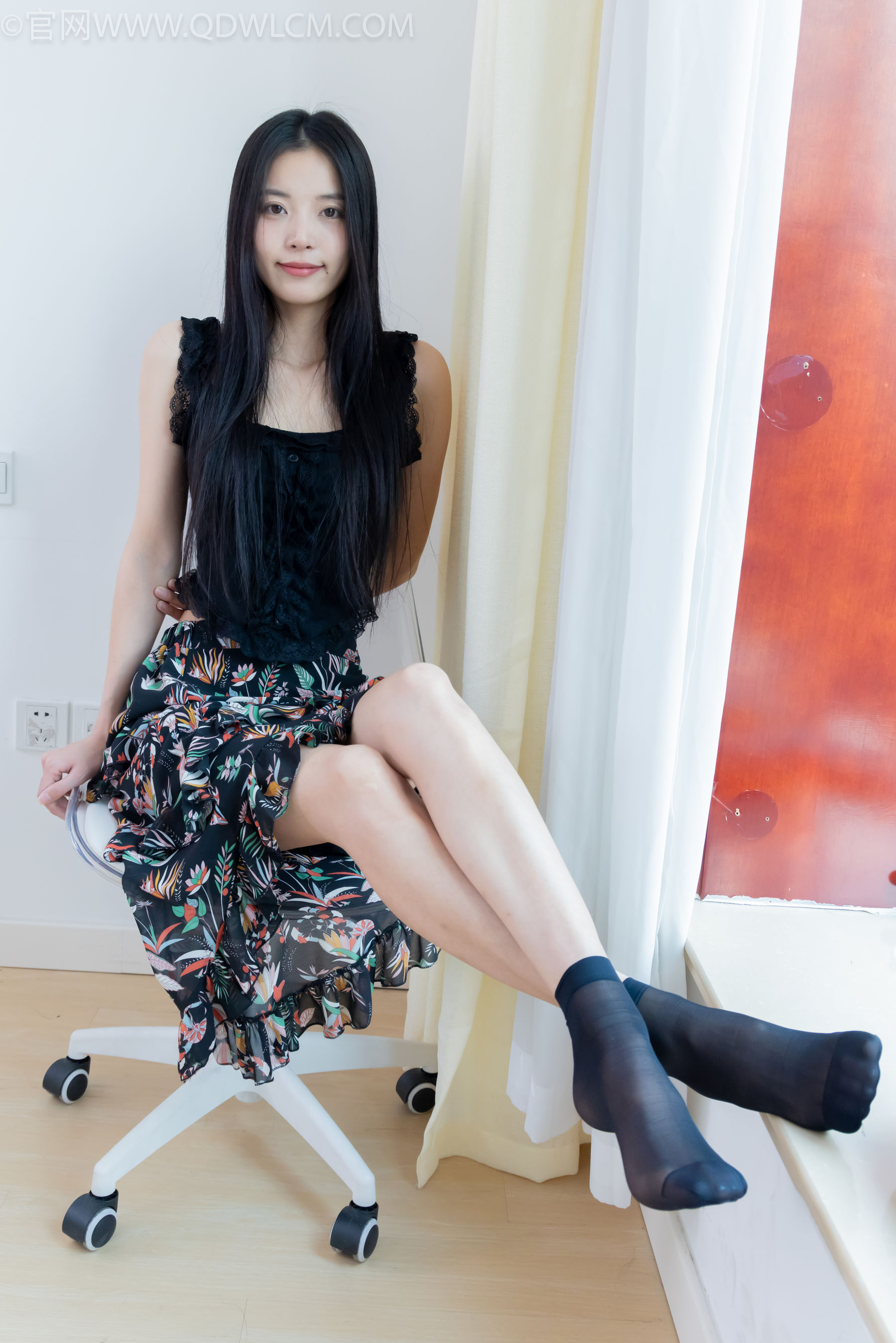 物恋传媒 No.2332 茯苓 - 短靴、短黑丝、裸足/(184P)