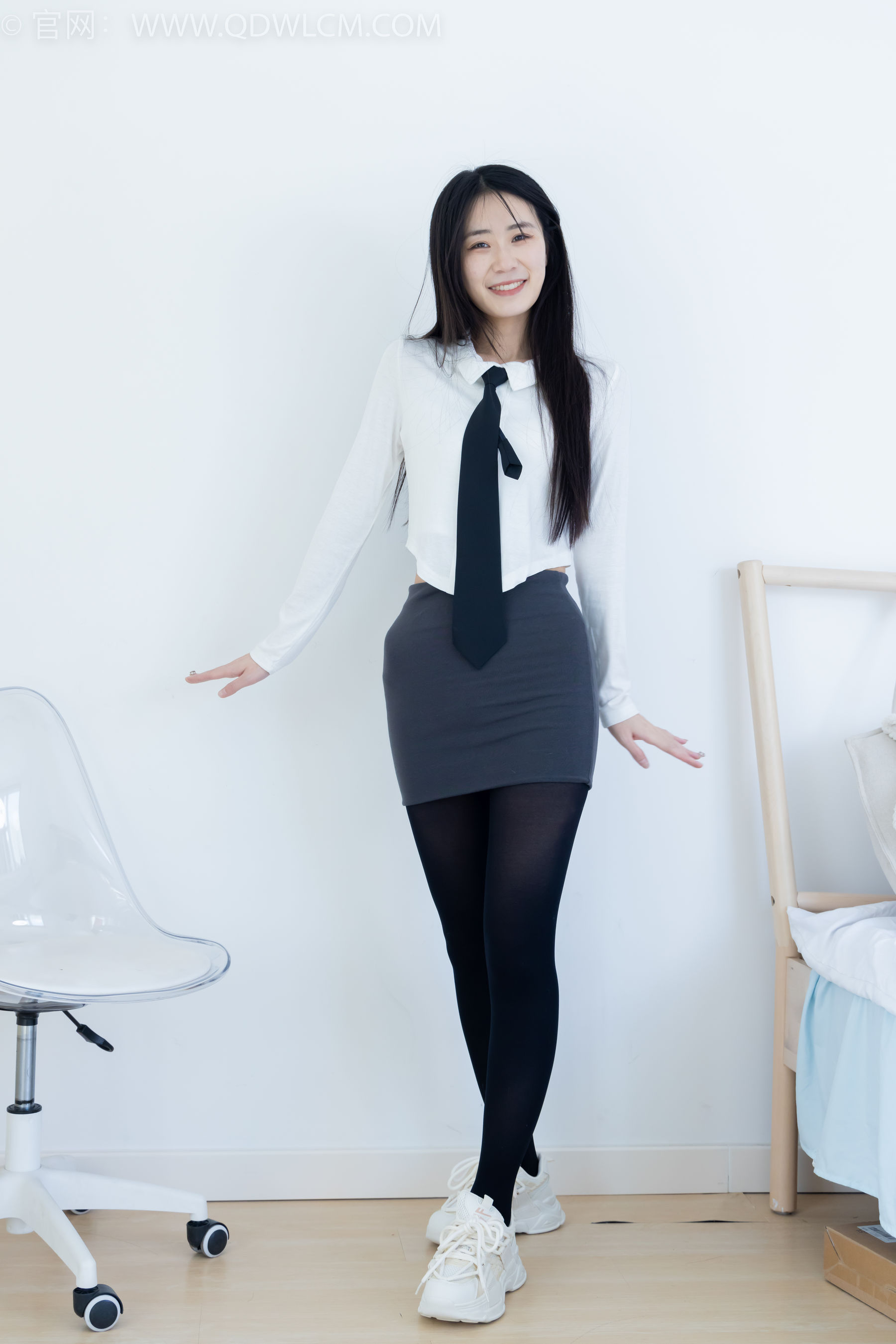 物恋传媒 No.2346 菜菜 - 运动鞋、厚黑丝、裸足/(167P)