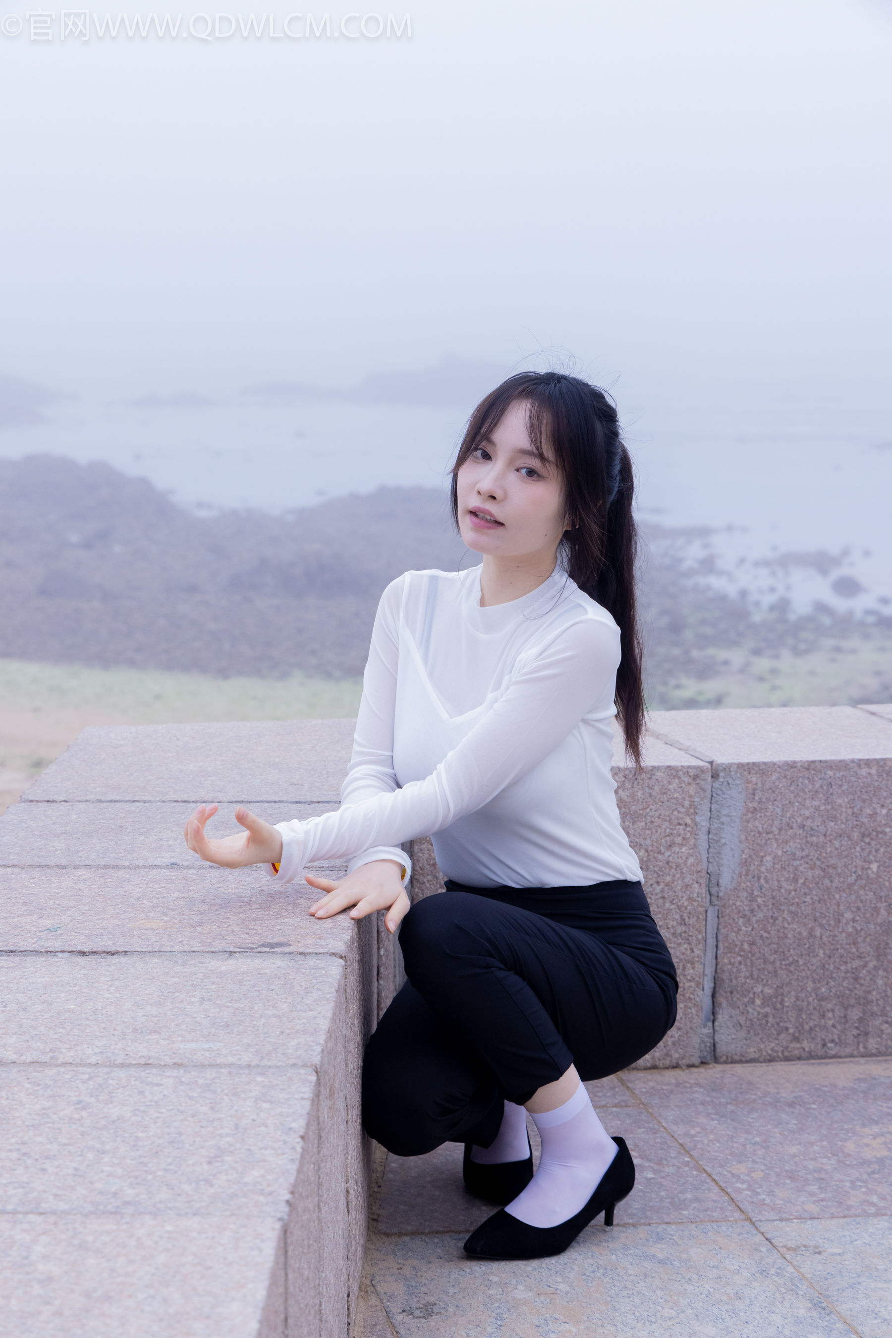 物恋传媒 No.2337 小酒 - 高跟鞋、短黑丝、短白丝/(315P)