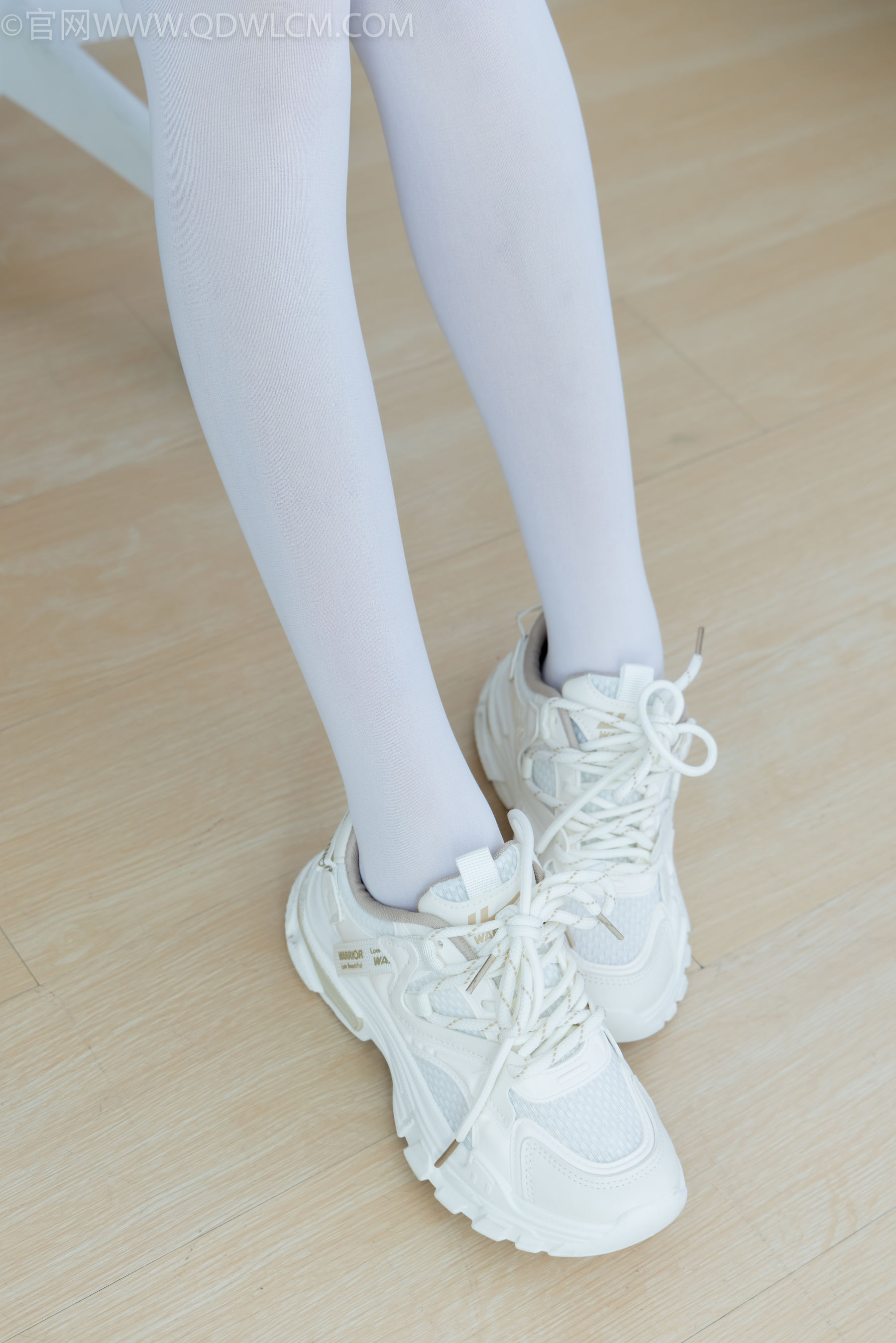 物恋传媒 No.2334 嘉木 - 运动鞋、厚白丝、裸足、裸足/(242P)