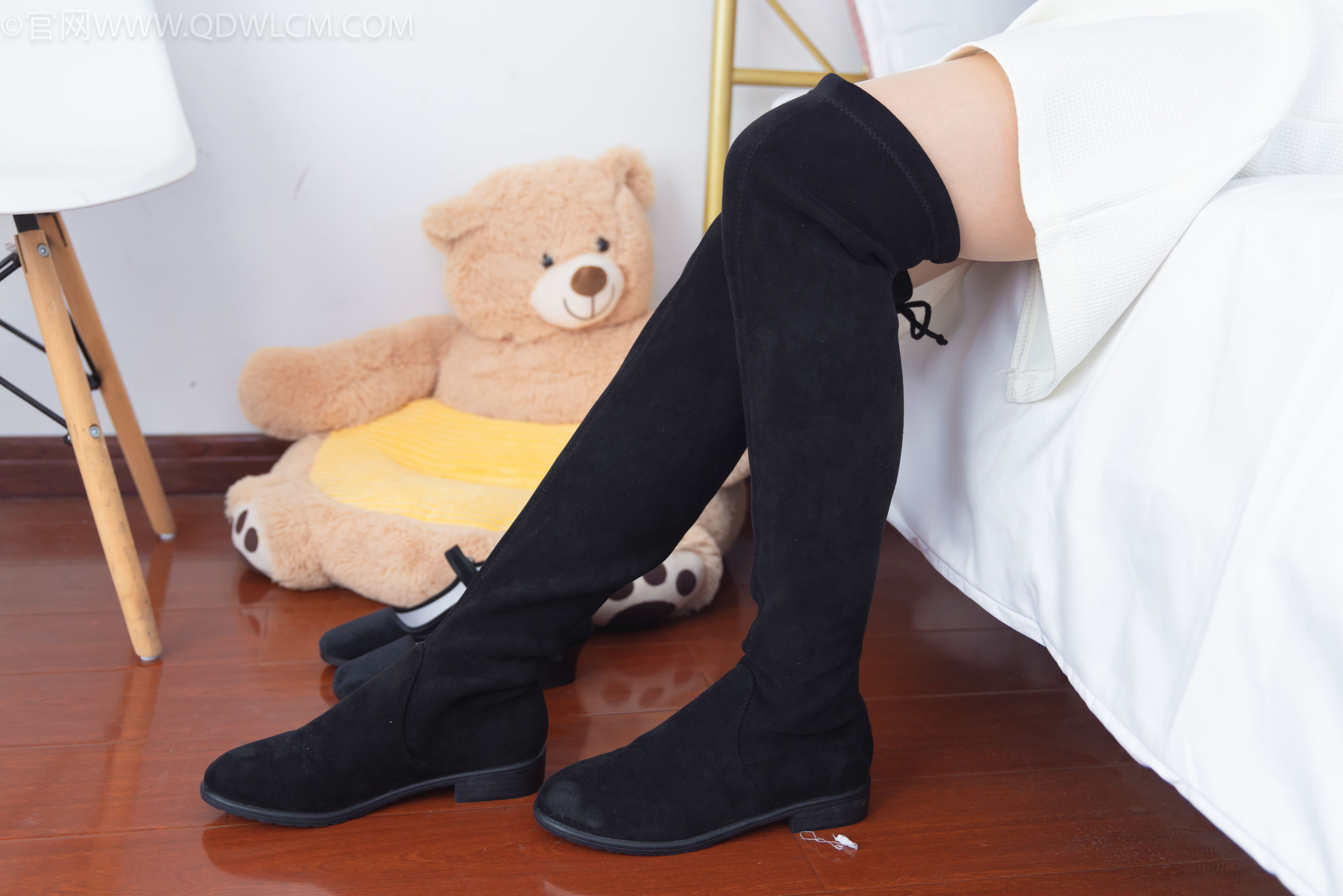 物恋传媒 No.2335 美兔 - 布鞋、长靴、白棉袜、薄肉丝/(227P)