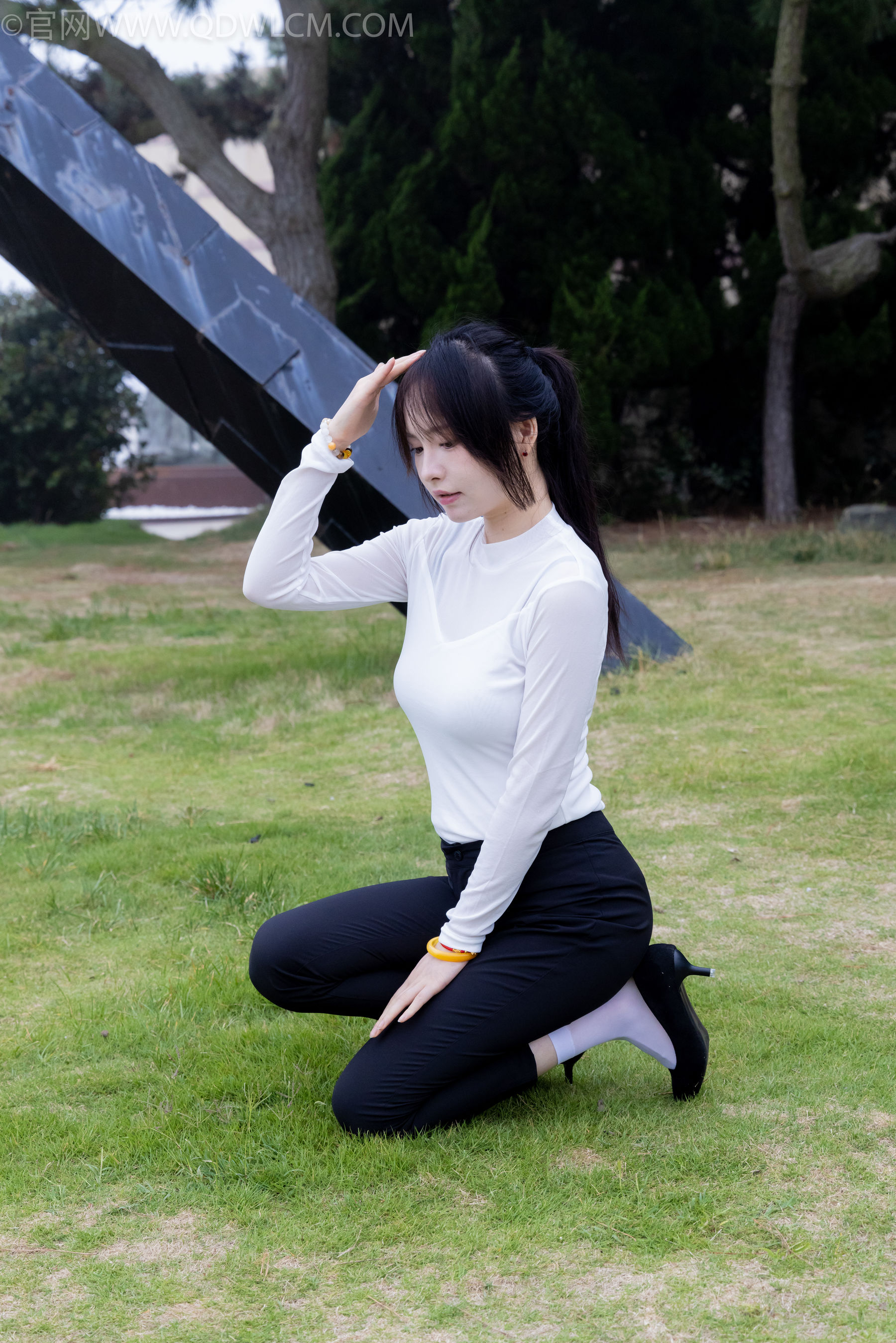 物恋传媒 No.2337 小酒 - 高跟鞋、短黑丝、短白丝/(315P)