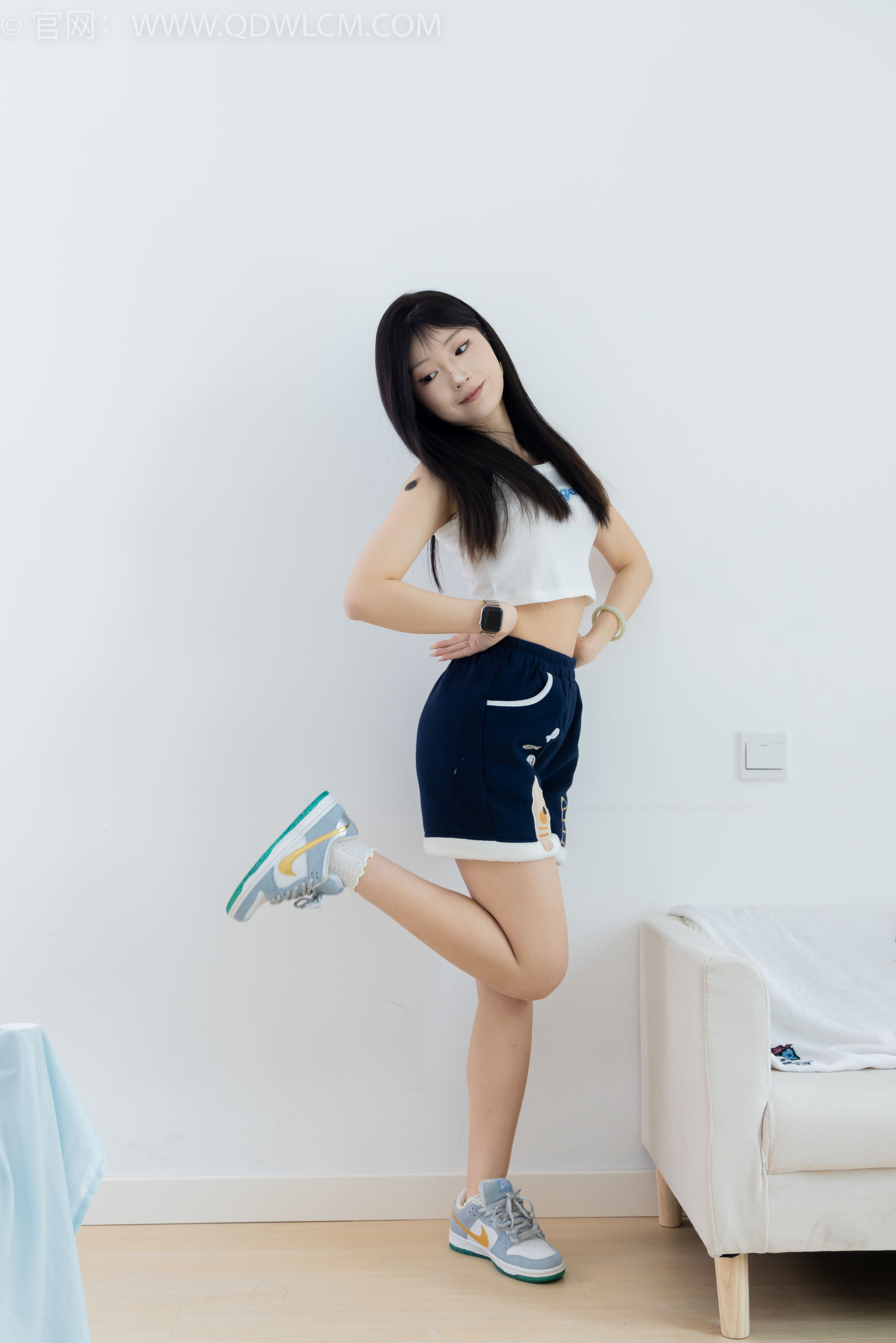 物恋传媒 No.2341 嘟嘟 - 板鞋、白棉袜、裸足、裸足涂精油/(190P)