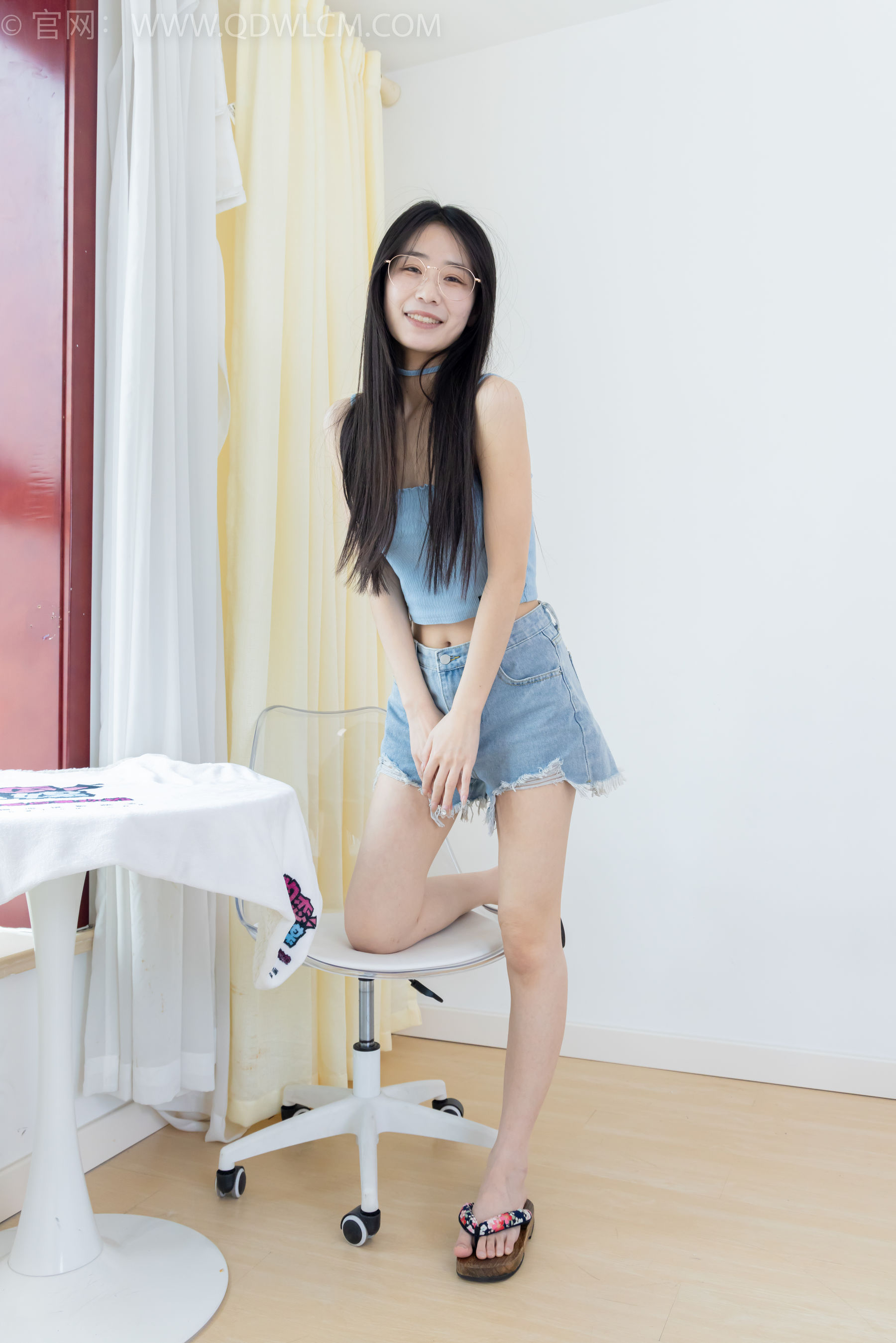 物恋传媒 No.2353 菜菜 - 木屐人字拖、薄黑丝、裸足/(155P)