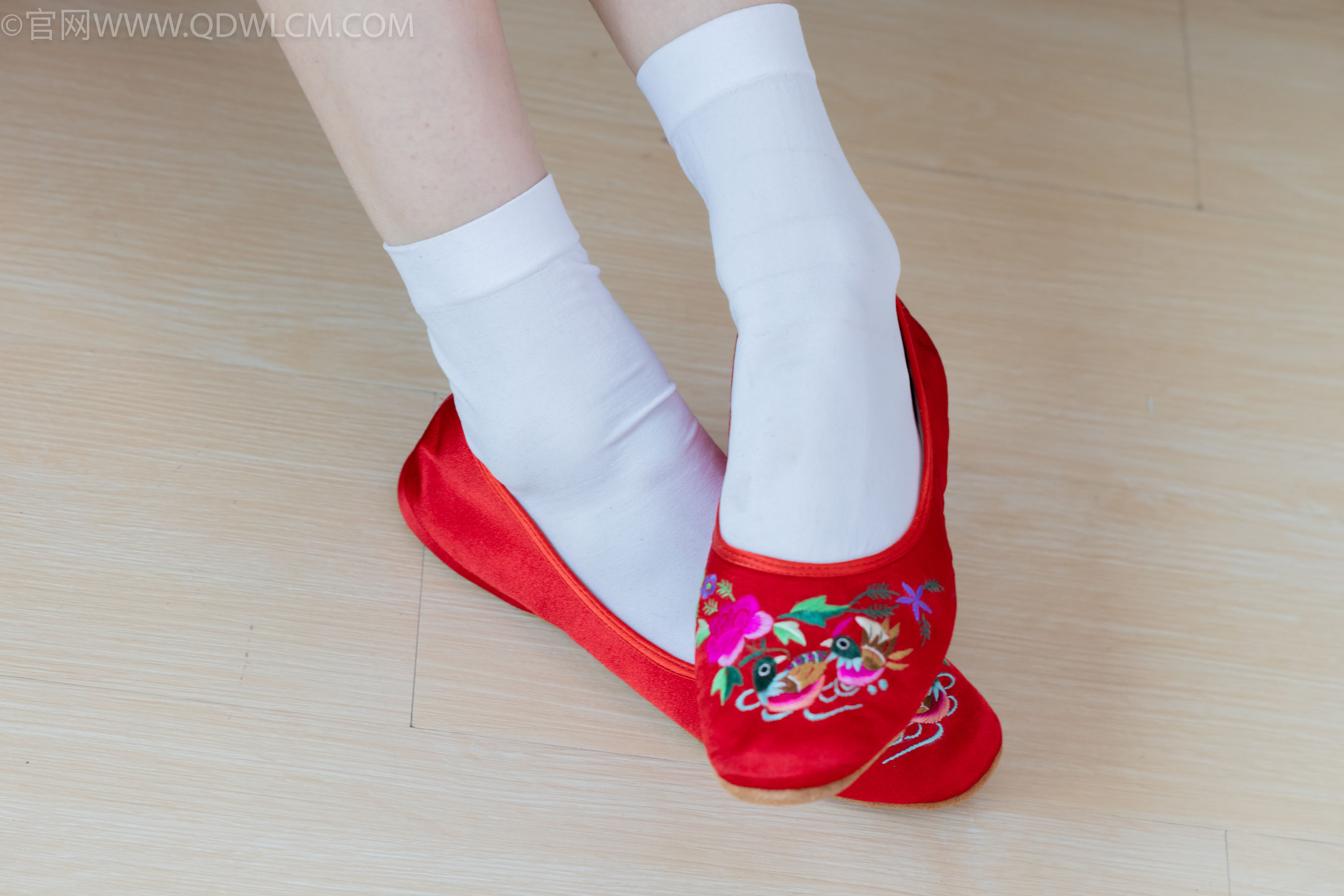 物恋传媒 No.2328 绒绒 - 汉服、布鞋、白棉袜、红色船袜/(174P)