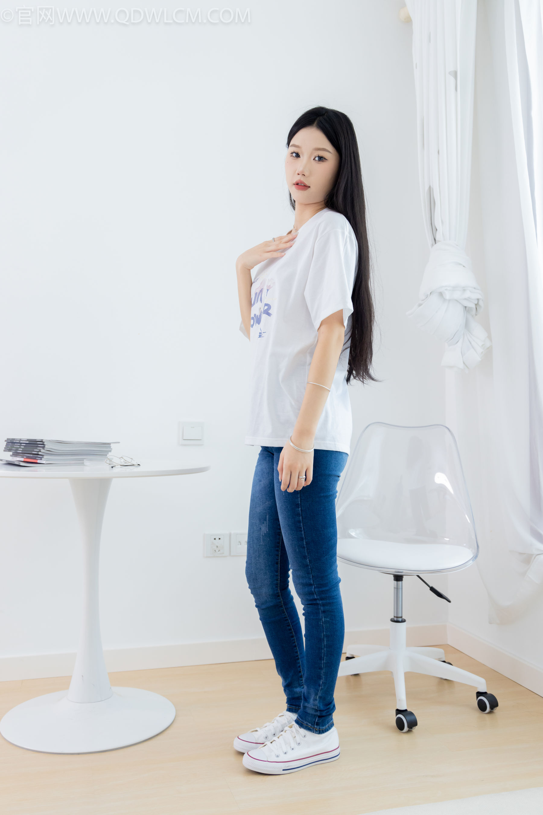 物恋传媒 No.2329 小竹 - 帆布鞋、白船袜、肚子疼揉肚子剧情/(158P)