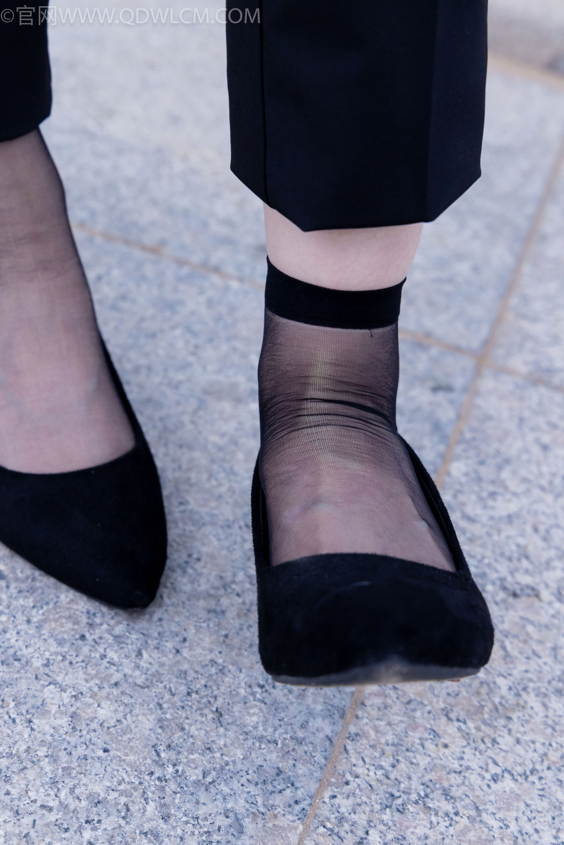 物恋传媒 No.2337 小酒 - 高跟鞋、短黑丝、短白丝/(315P)