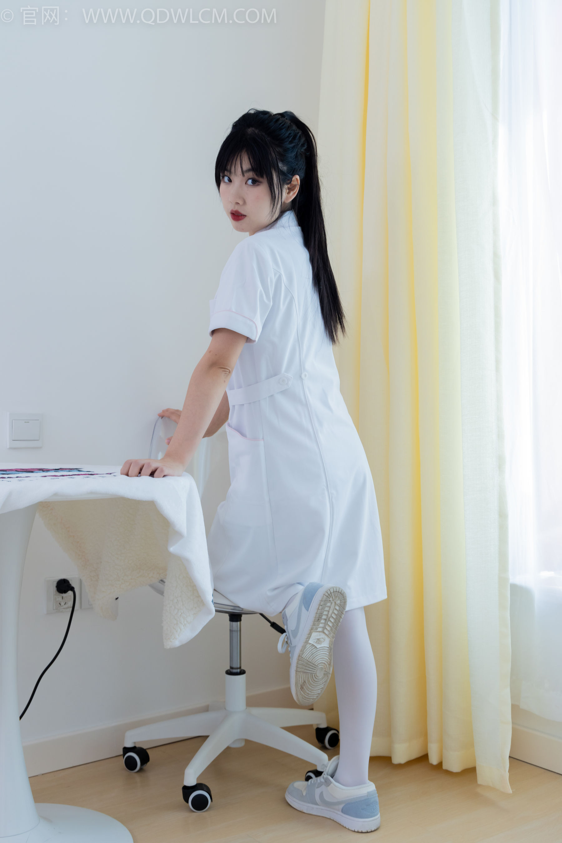 物恋传媒 No.2347 米米 - 板鞋、自然穿脏厚白丝、护士服/(170P)