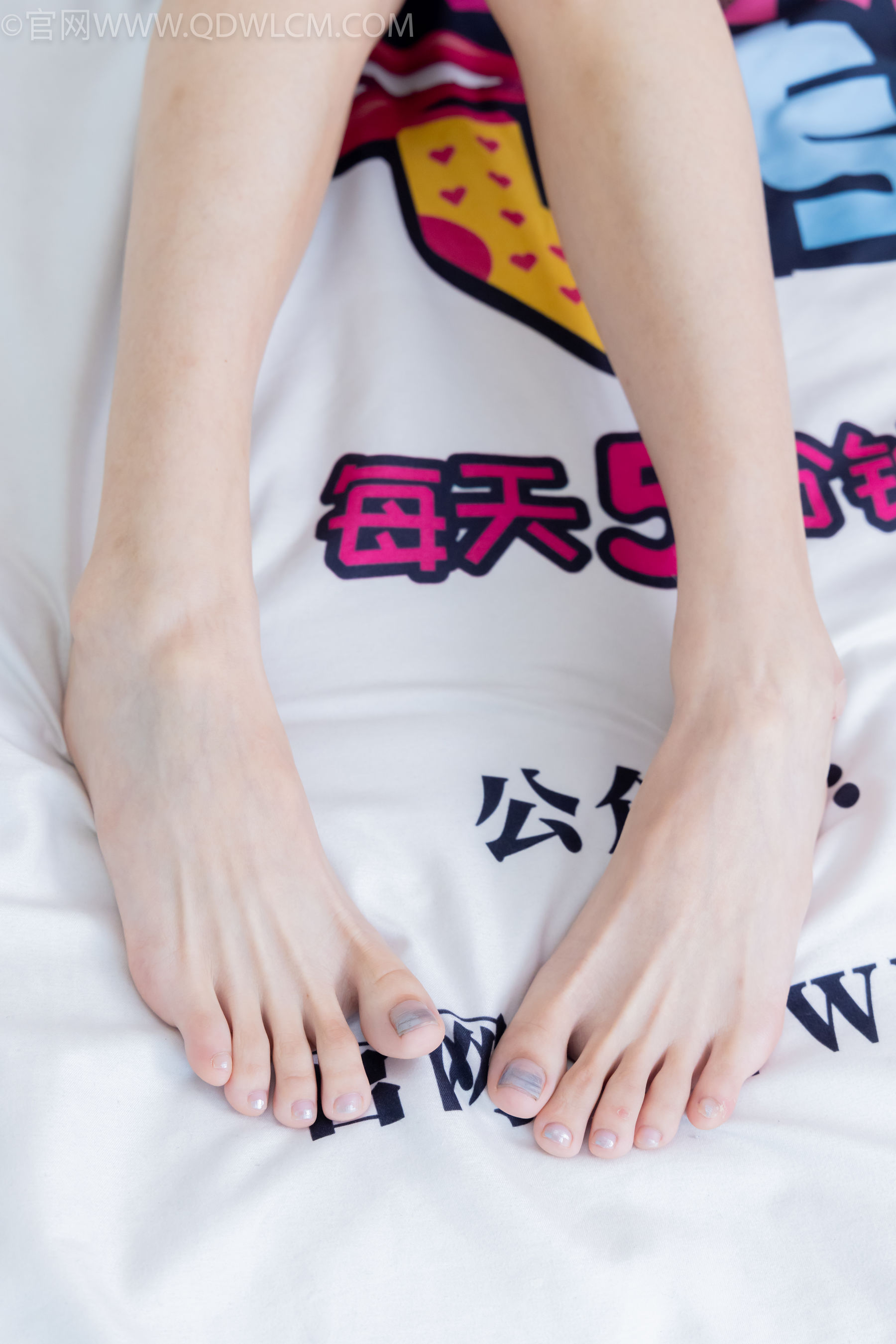 物恋传媒 No.2332 茯苓 - 短靴、短黑丝、裸足/(184P)