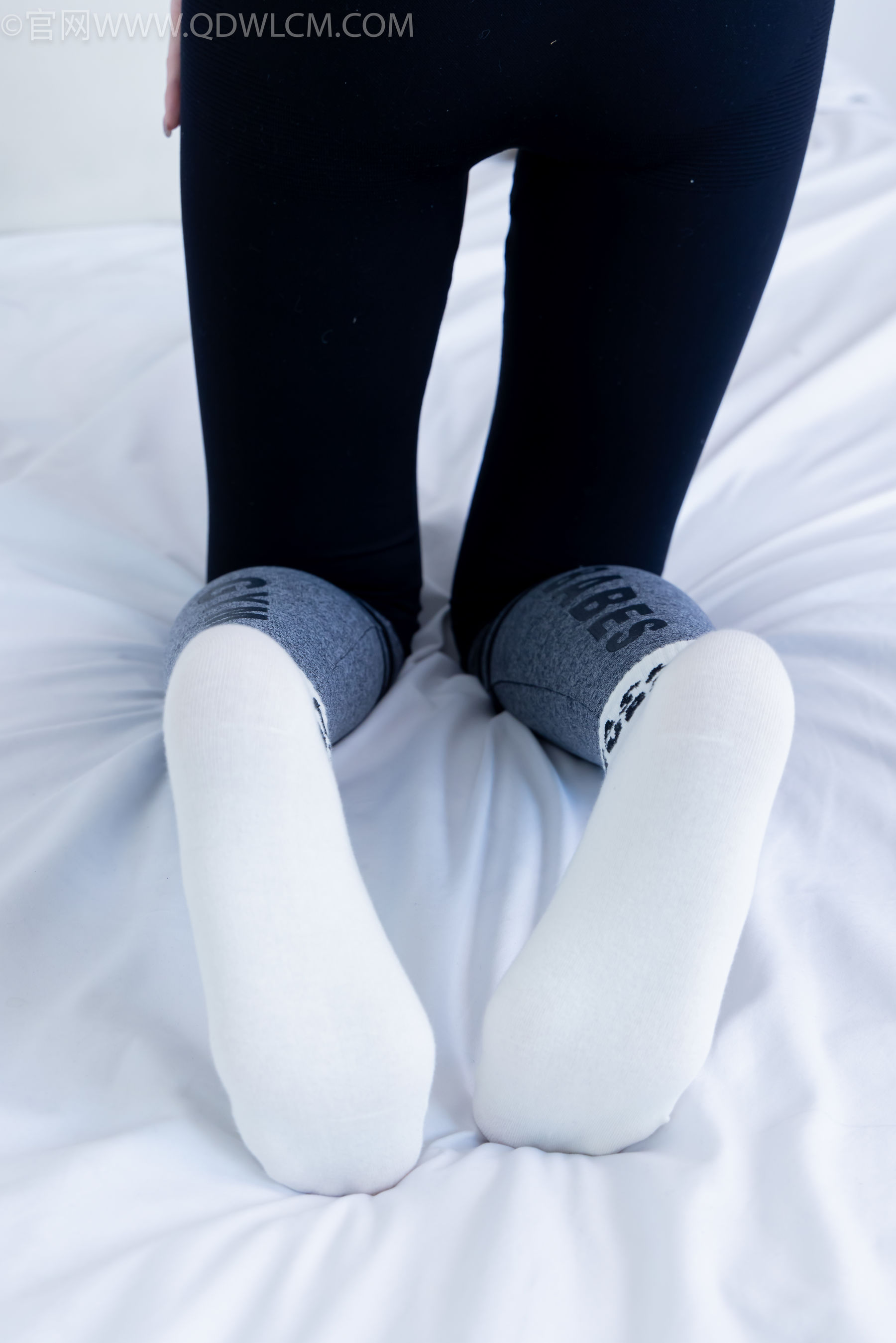 物恋传媒 No.2339 婷婷 - 长靴、白棉袜、裸足/(175P)