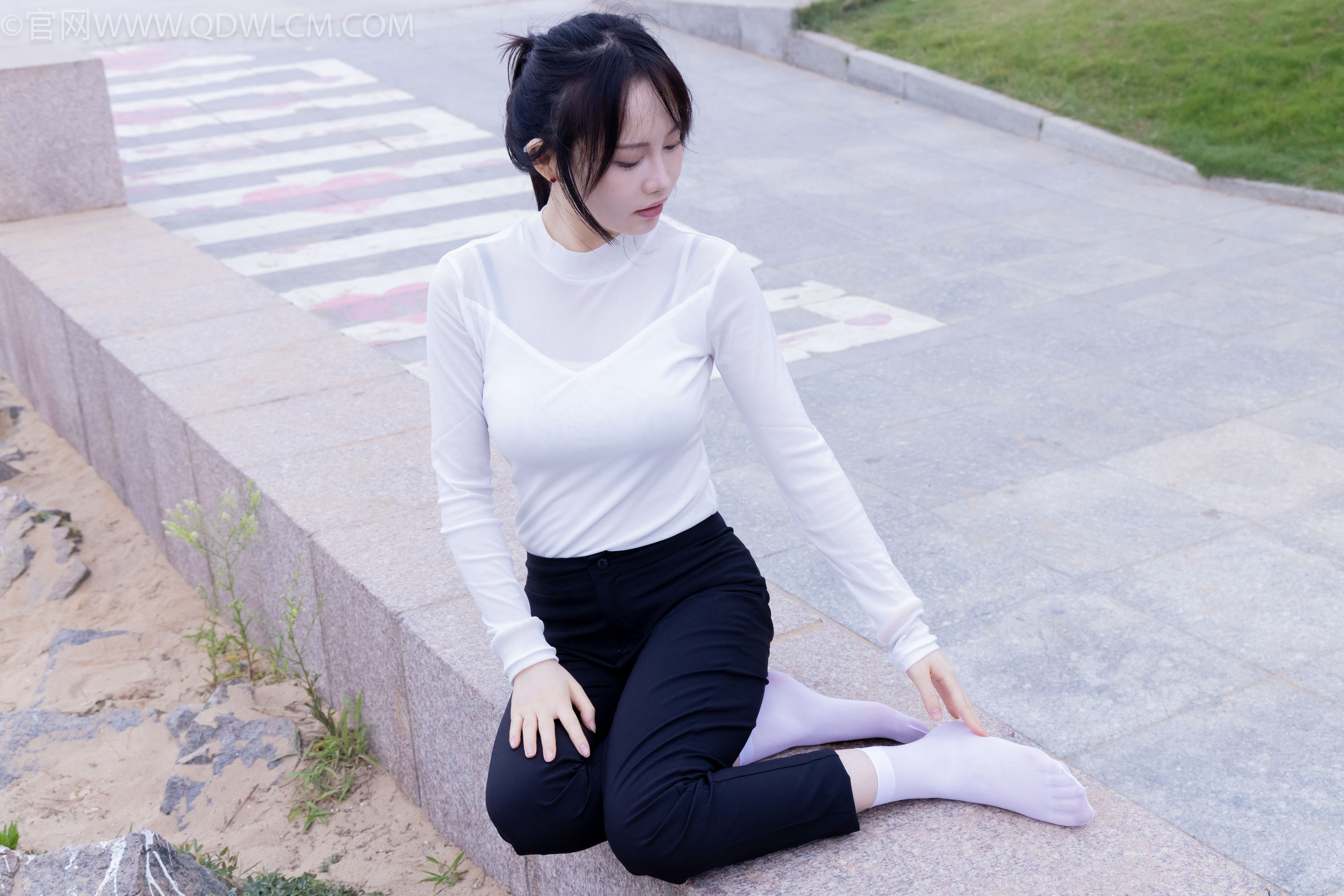 物恋传媒 No.2337 小酒 - 高跟鞋、短黑丝、短白丝/(315P)