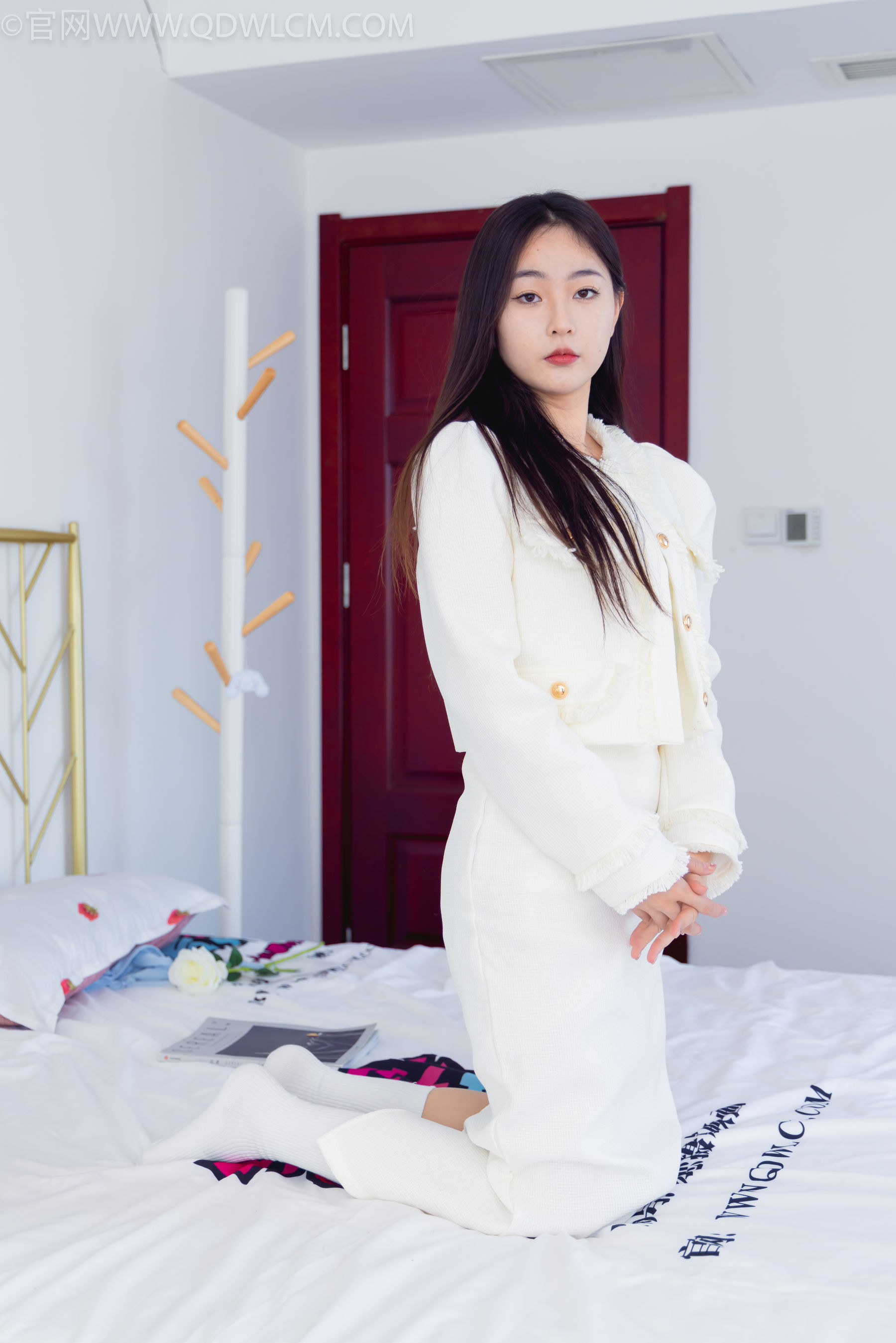 物恋传媒 No.2335 美兔 - 布鞋、长靴、白棉袜、薄肉丝/(227P)