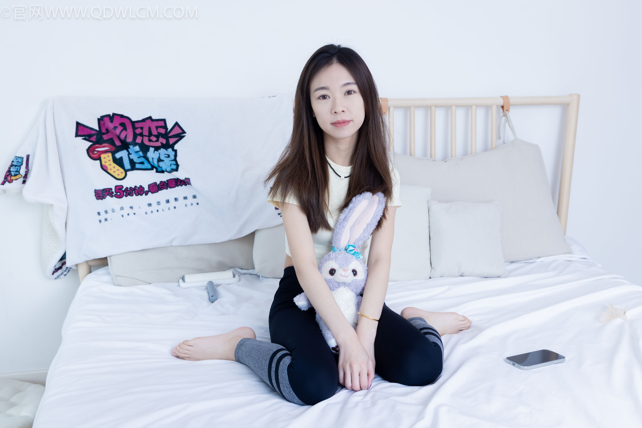 物恋传媒 No.2339 婷婷 - 长靴、白棉袜、裸足/(175P)