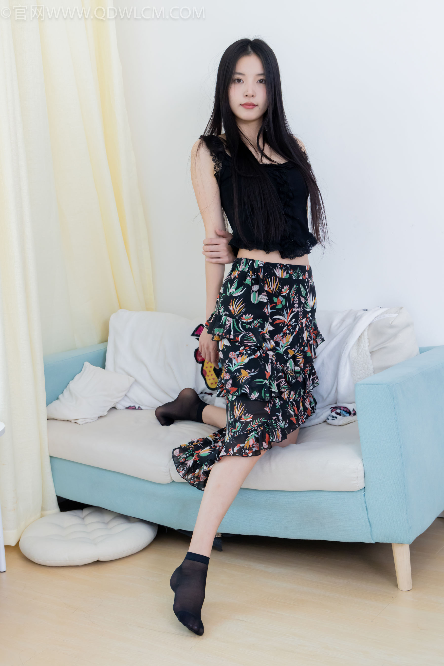 物恋传媒 No.2332 茯苓 - 短靴、短黑丝、裸足/(184P)