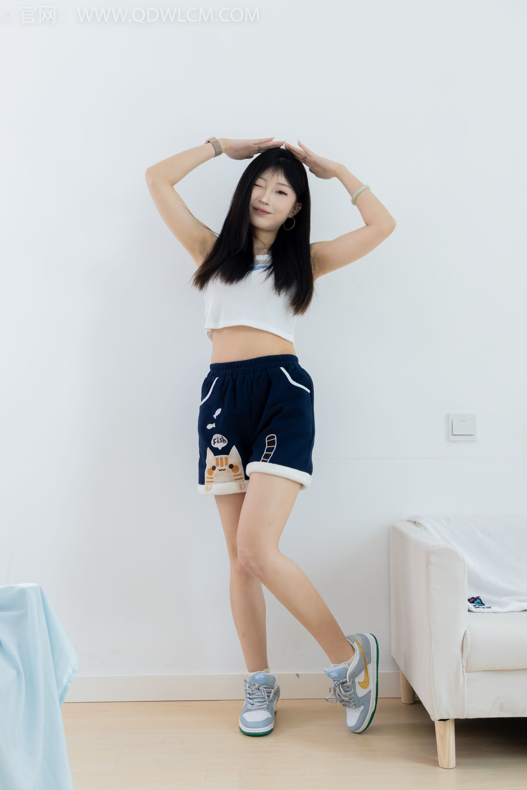 物恋传媒 No.2341 嘟嘟 - 板鞋、白棉袜、裸足、裸足涂精油/(190P)