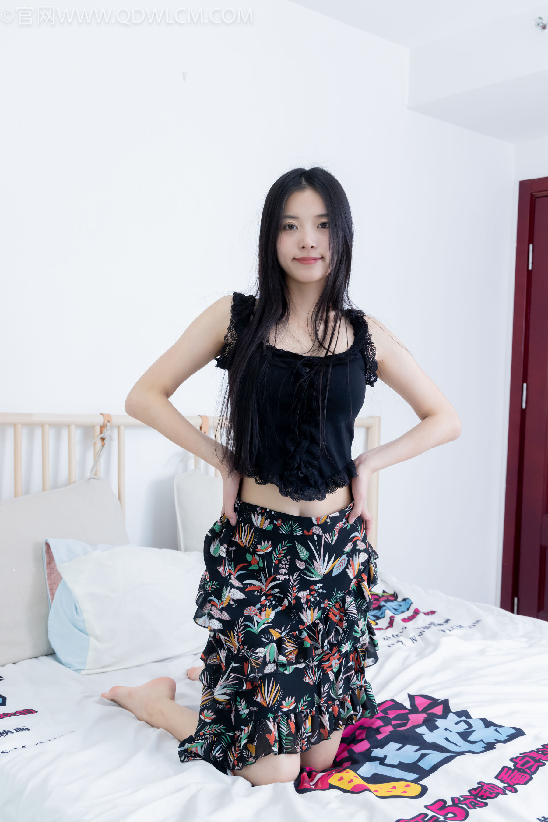 物恋传媒 No.2332 茯苓 - 短靴、短黑丝、裸足/(184P)