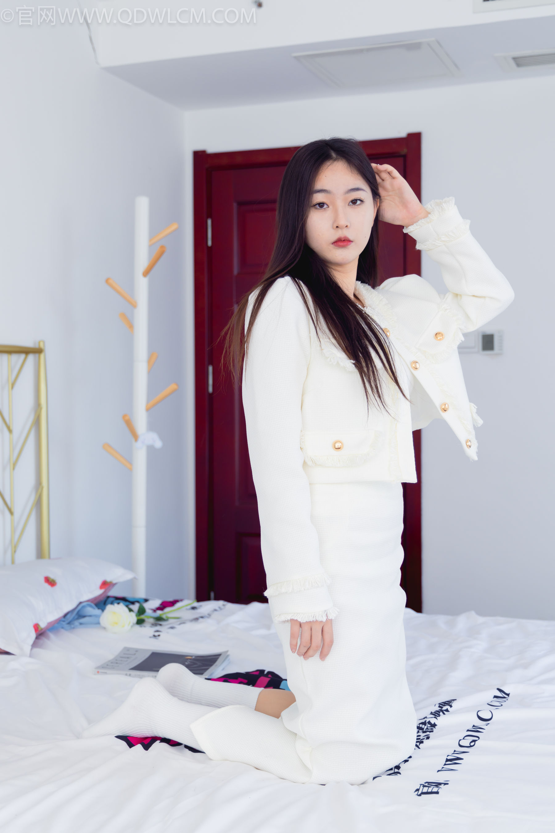 物恋传媒 No.2335 美兔 - 布鞋、长靴、白棉袜、薄肉丝/(227P)