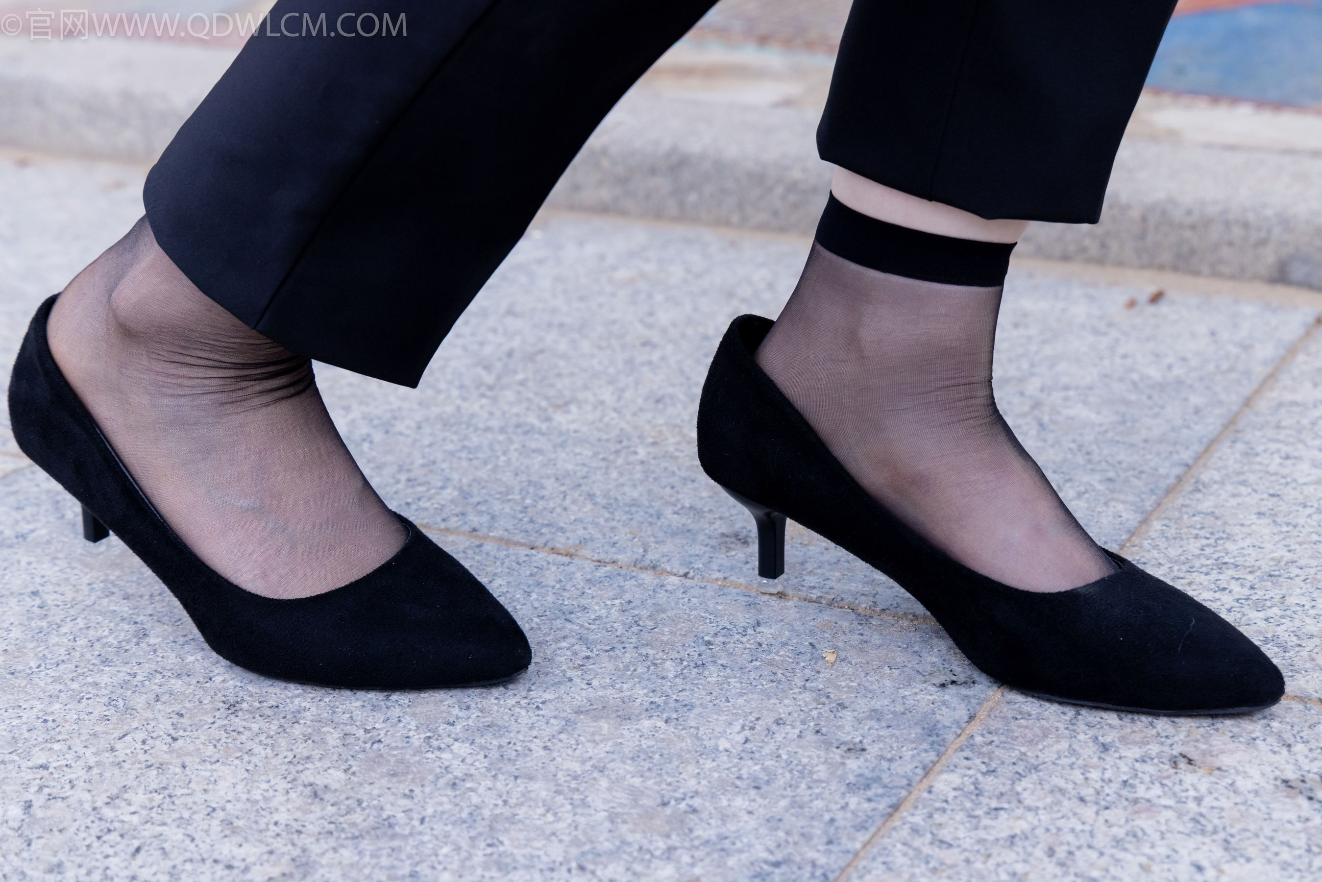 物恋传媒 No.2337 小酒 - 高跟鞋、短黑丝、短白丝/(315P)