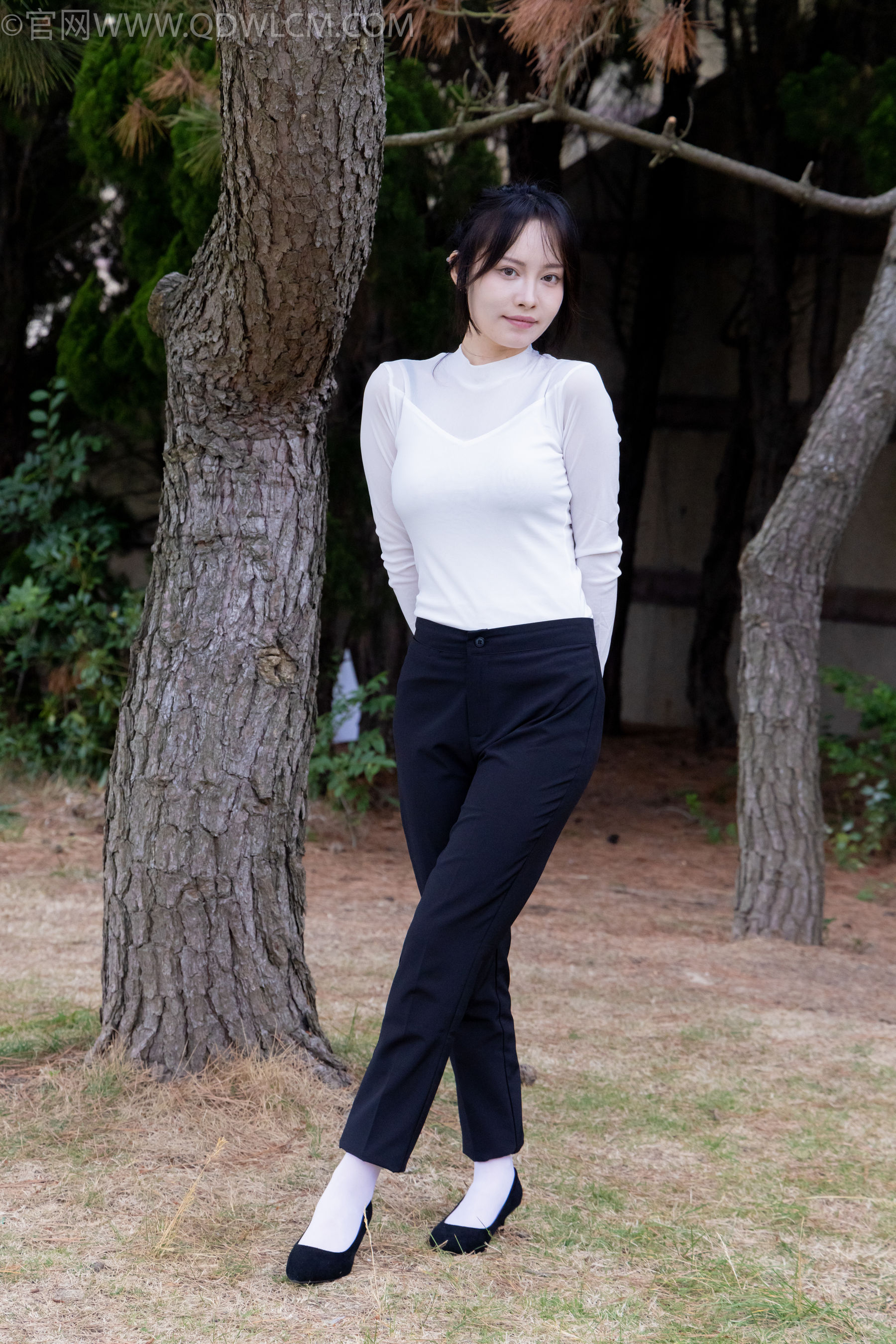 物恋传媒 No.2337 小酒 - 高跟鞋、短黑丝、短白丝/(315P)