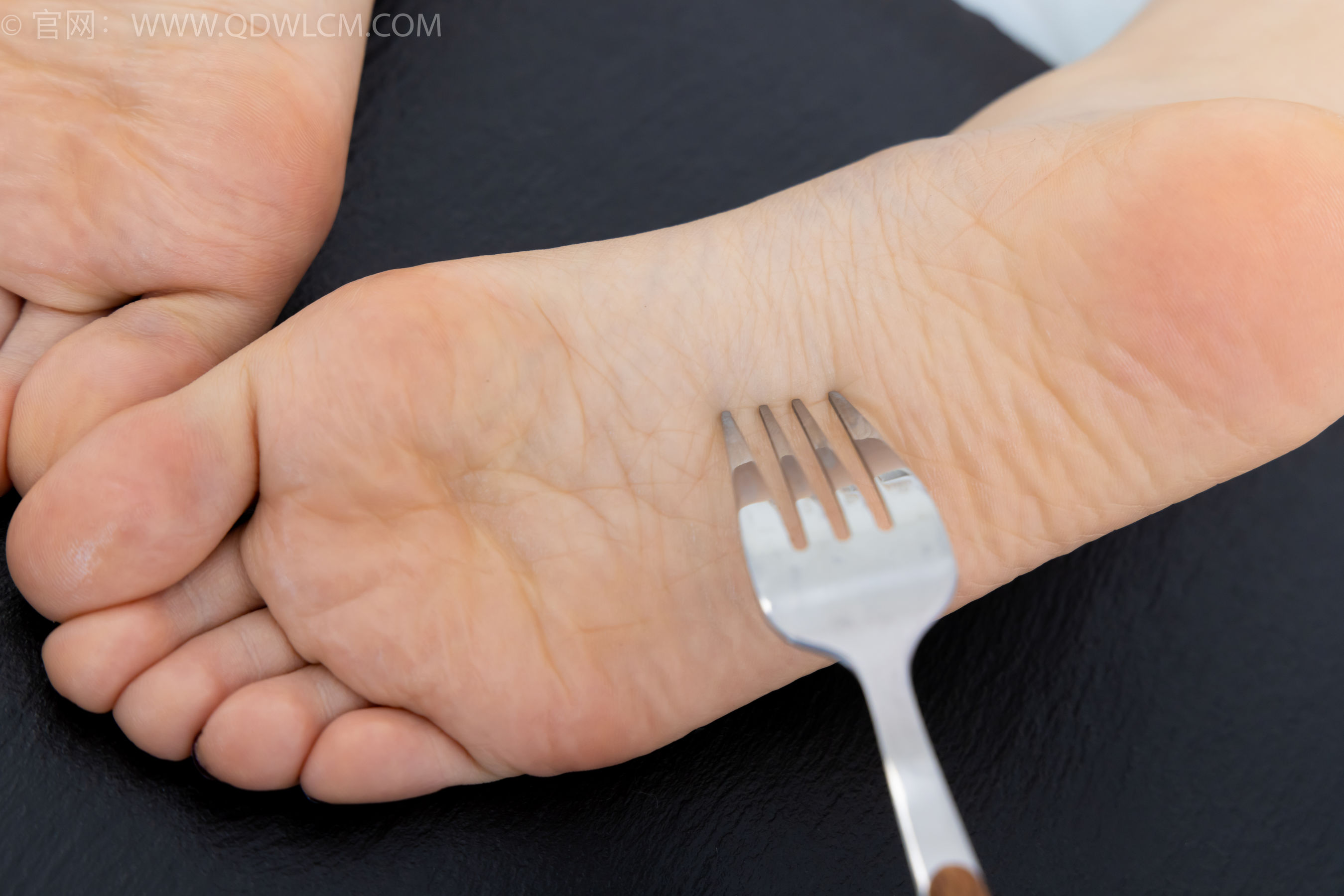 物恋传媒 No.2341 嘟嘟 - 板鞋、白棉袜、裸足、裸足涂精油/(190P)