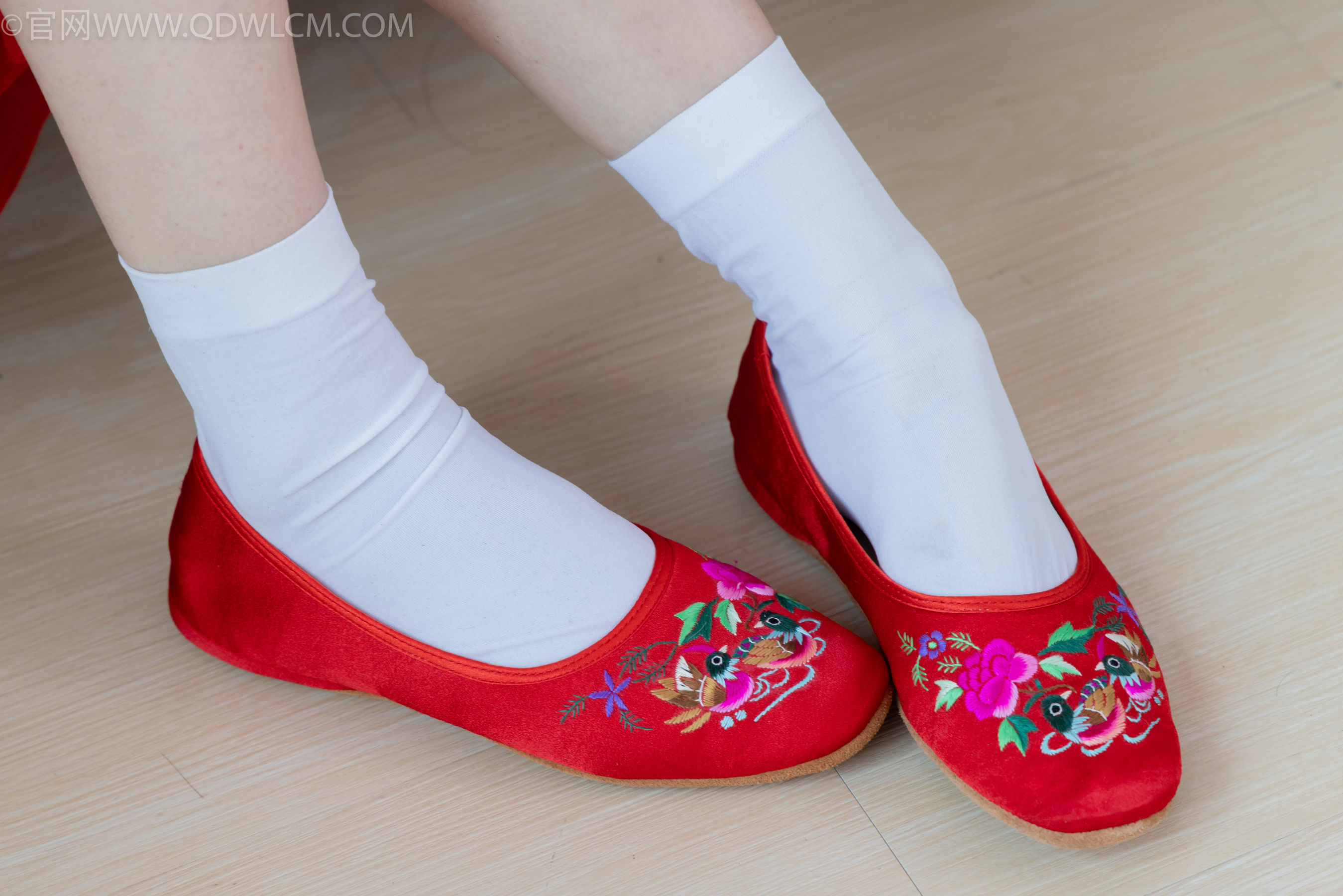 物恋传媒 No.2328 绒绒 - 汉服、布鞋、白棉袜、红色船袜/(174P)