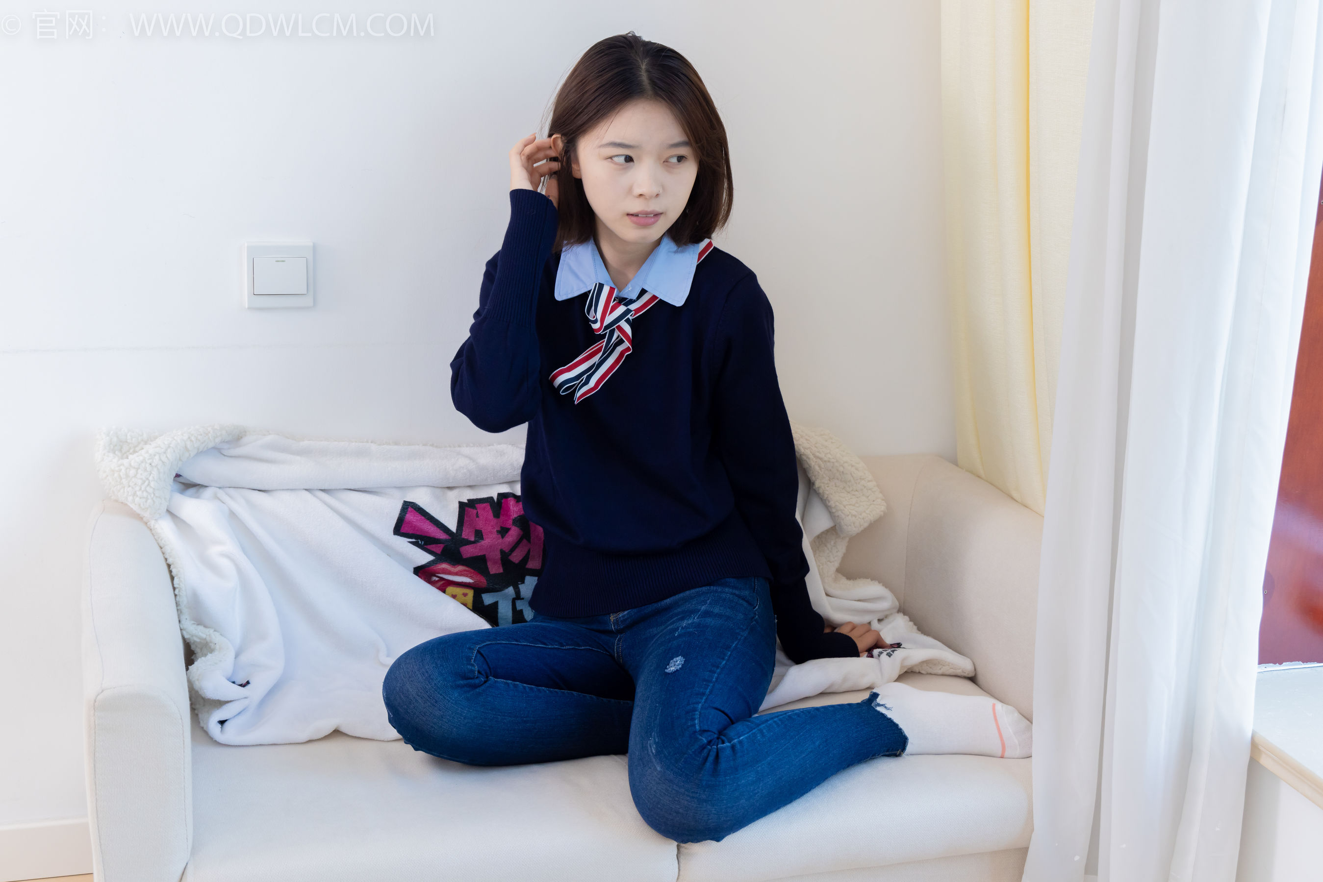 物恋传媒 No.2354 小悦 - 帆布鞋、白棉袜、裸足/(150P)