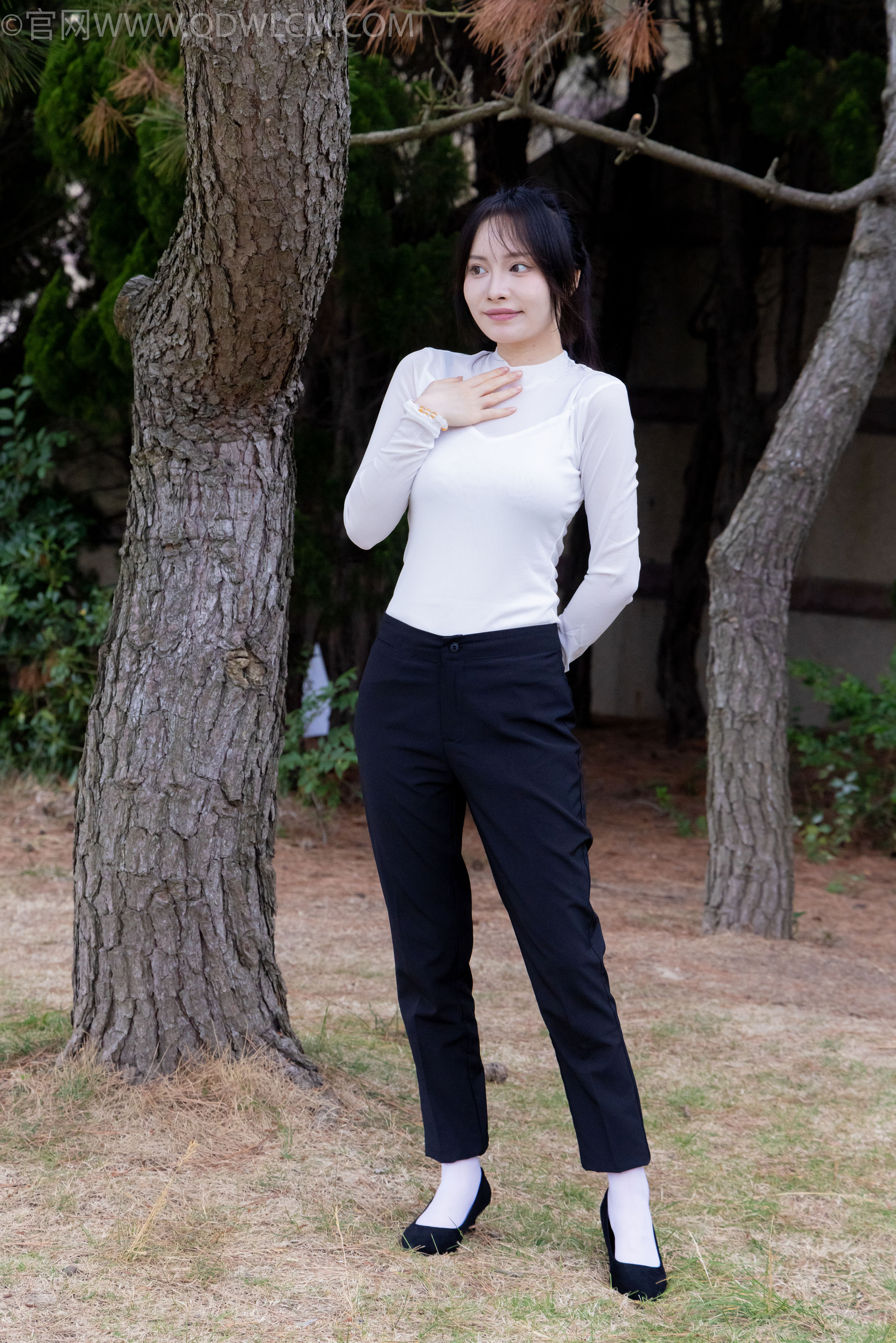 物恋传媒 No.2337 小酒 - 高跟鞋、短黑丝、短白丝/(315P)