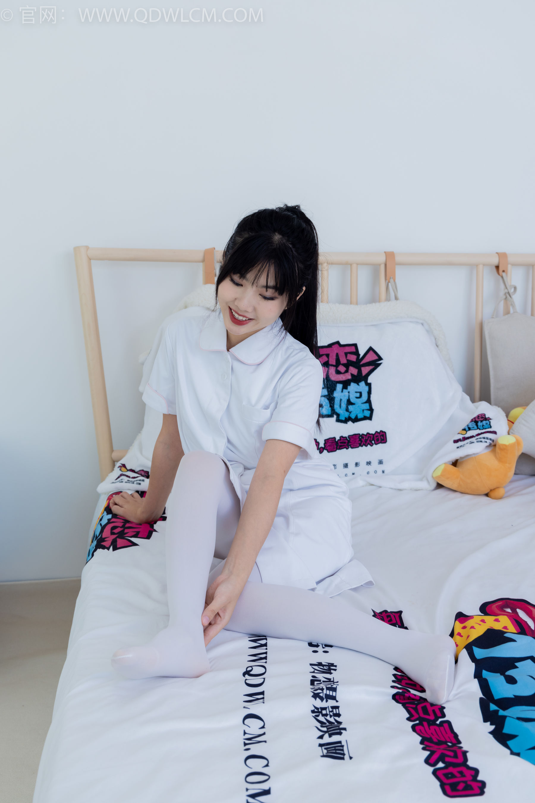 物恋传媒 No.2347 米米 - 板鞋、自然穿脏厚白丝、护士服/(170P)