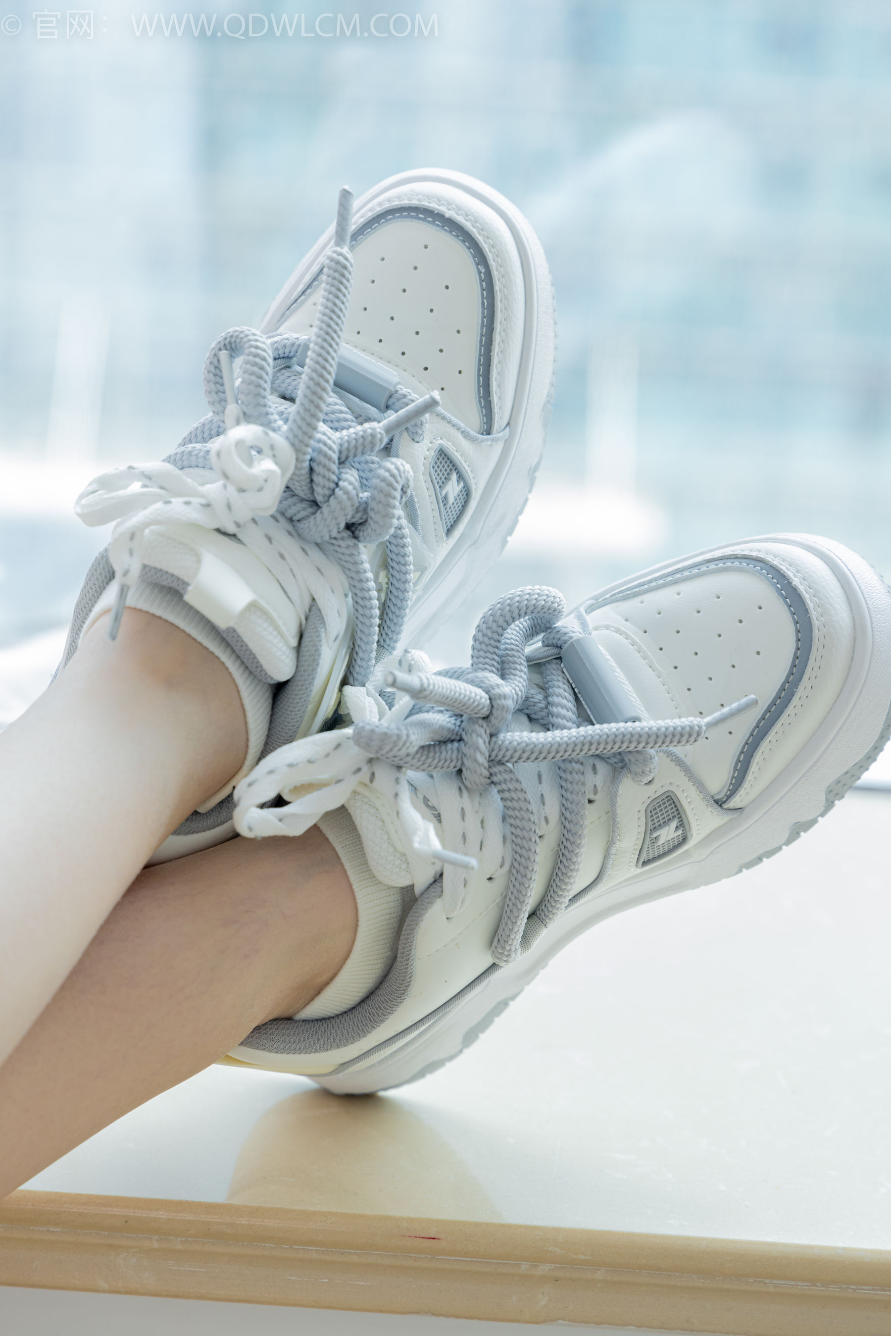 物恋传媒 No.2348 小曦 - 板鞋、白棉袜、裸足/(155P)