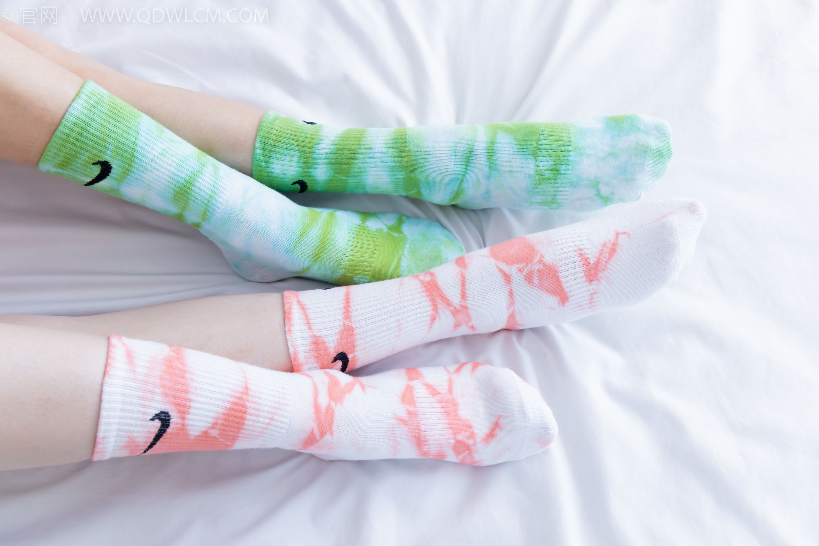 物恋传媒 No.2345 茯苓&恬恬 - 两双板鞋、红棉袜、绿棉袜、裸足/(165P)