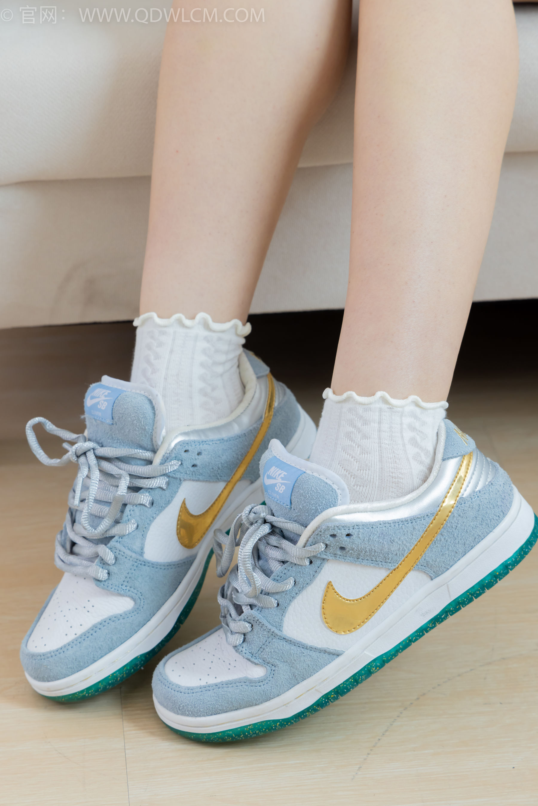 物恋传媒 No.2341 嘟嘟 - 板鞋、白棉袜、裸足、裸足涂精油/(190P)