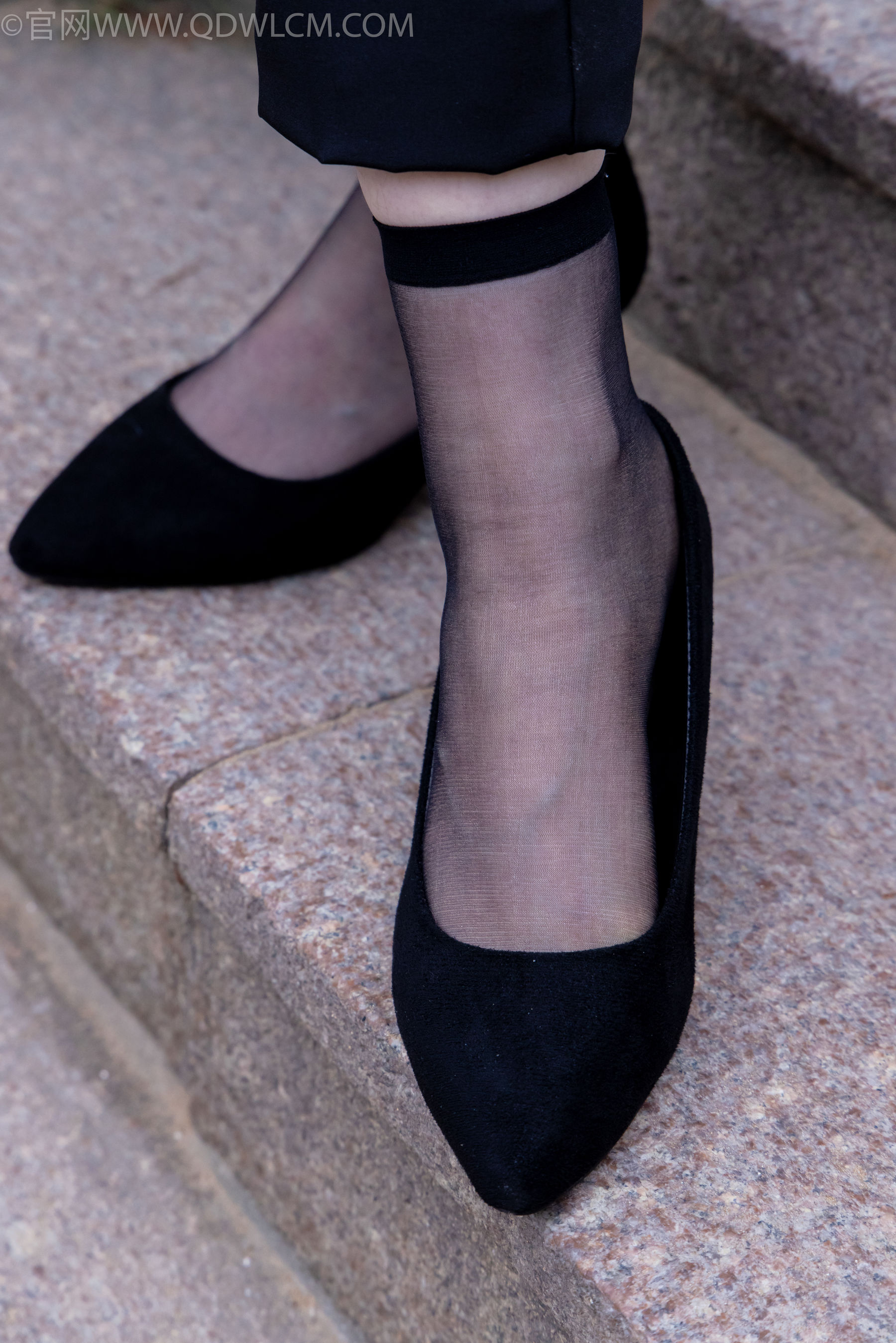 物恋传媒 No.2337 小酒 - 高跟鞋、短黑丝、短白丝/(315P)