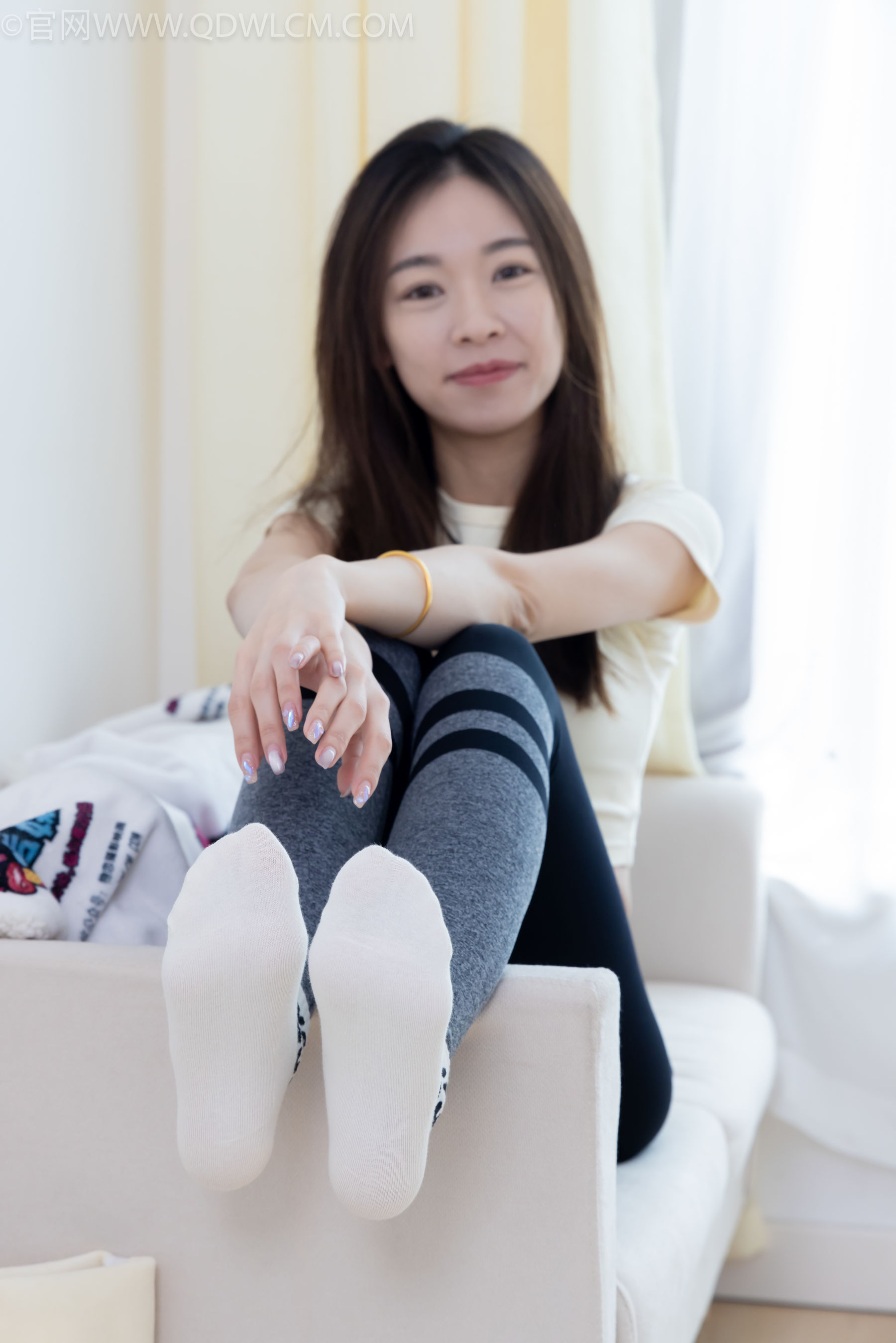 物恋传媒 No.2339 婷婷 - 长靴、白棉袜、裸足/(175P)