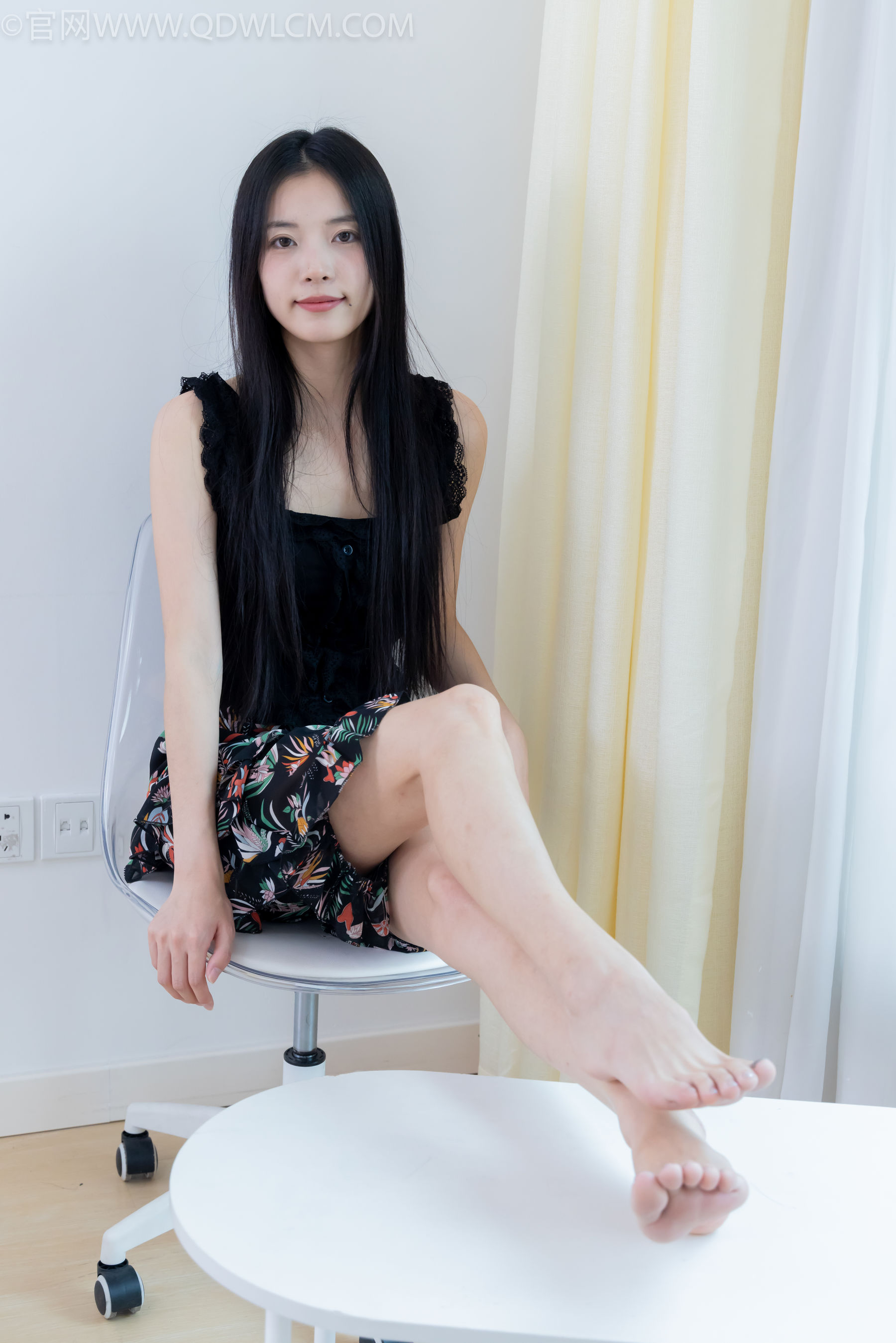 物恋传媒 No.2332 茯苓 - 短靴、短黑丝、裸足/(184P)