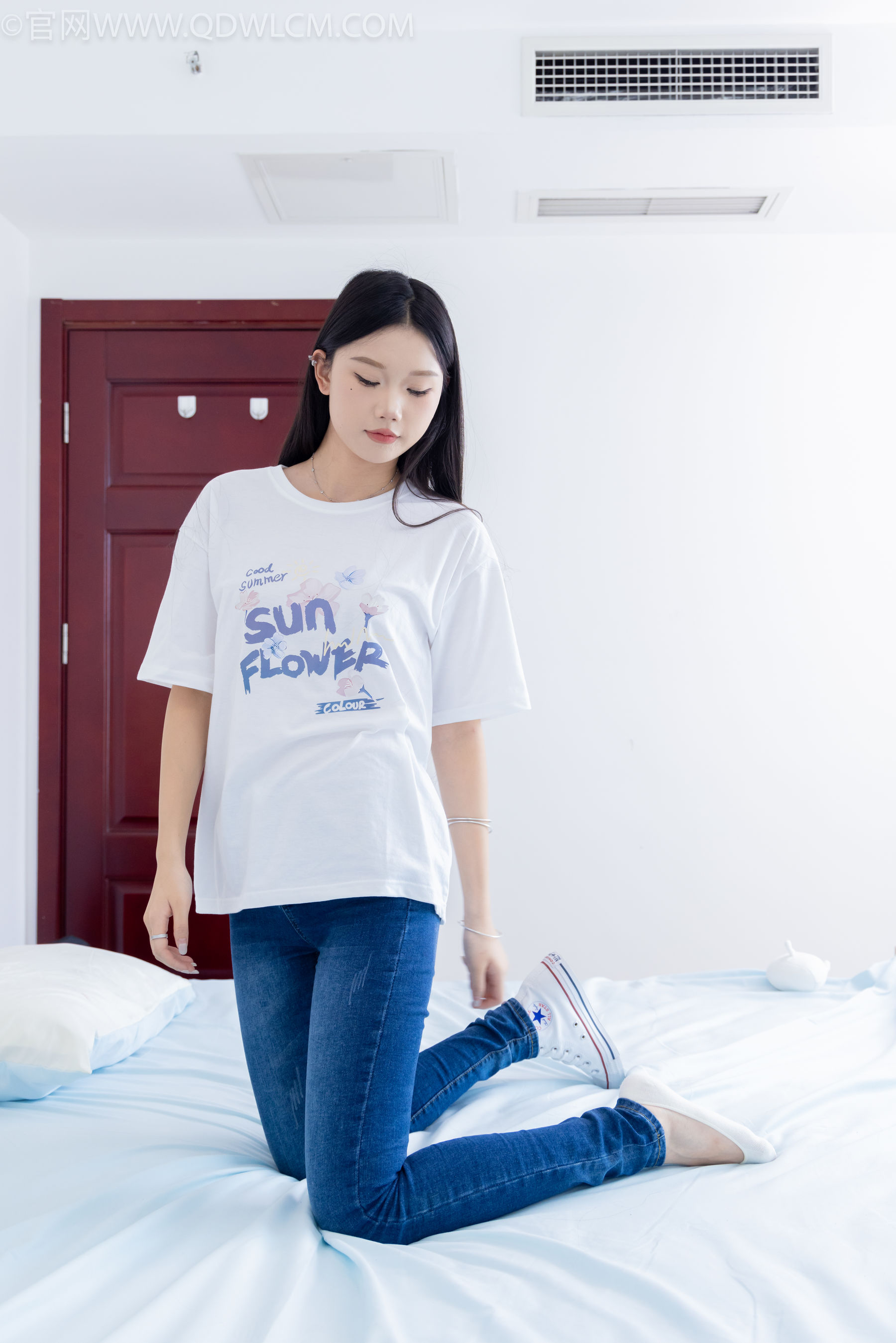 物恋传媒 No.2329 小竹 - 帆布鞋、白船袜、肚子疼揉肚子剧情/(158P)